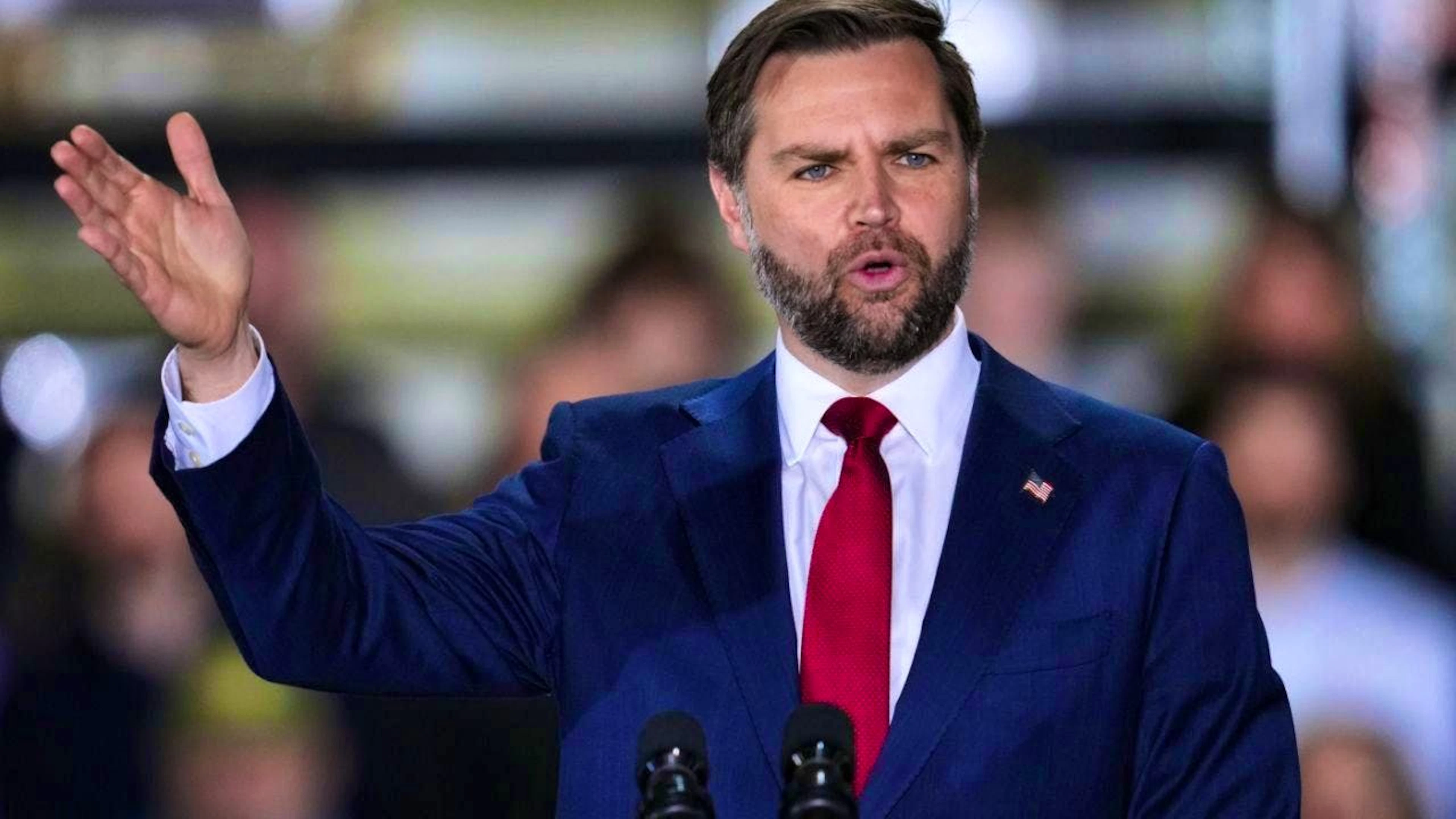ARCHIVE - US Vice President JD Vance speaks to workers at the EDSI Cables plant in Auburn Hills. Photo: Paul Sancya/AP/dpa