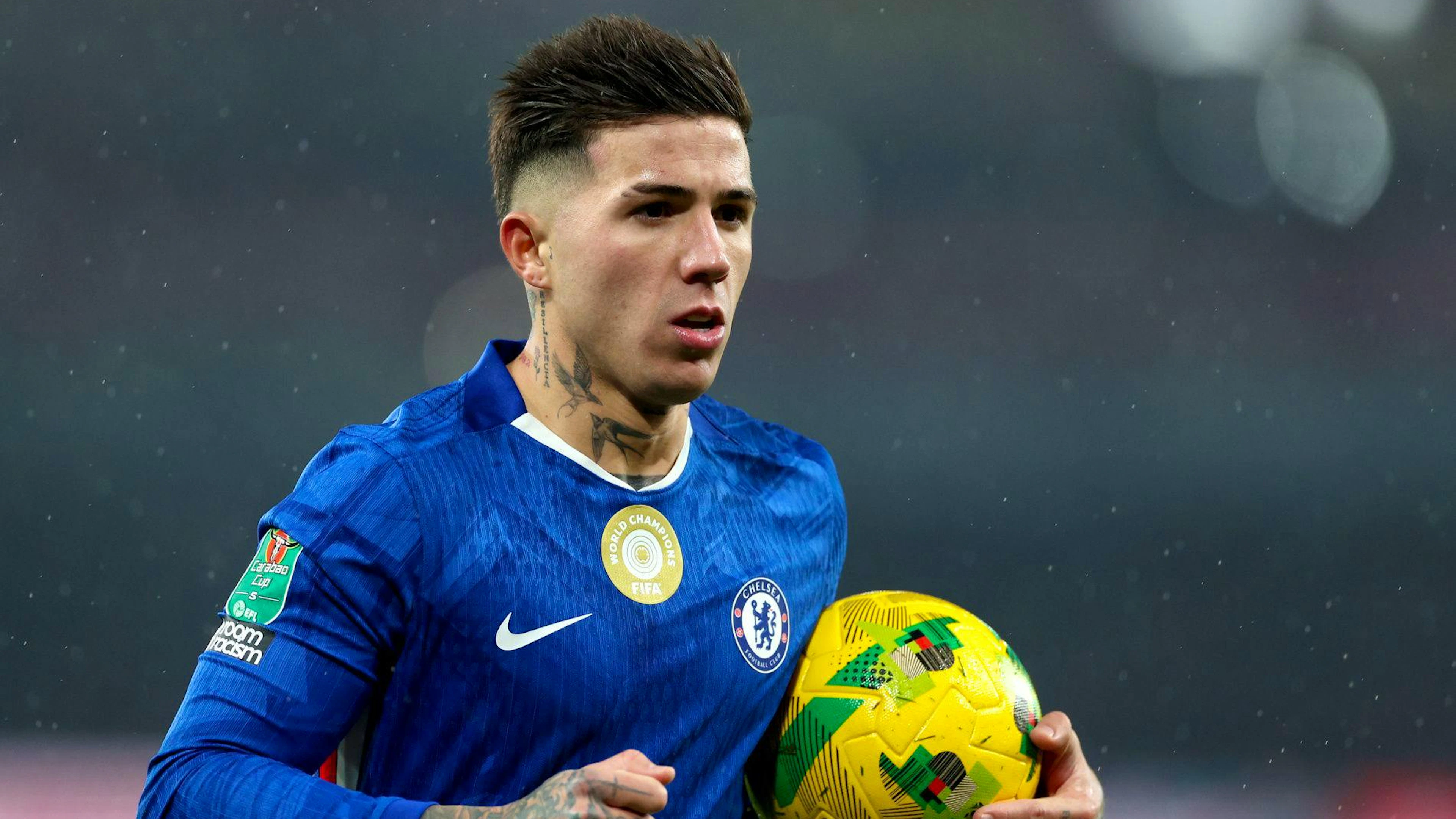 Enzo Fernández hat laut Chelsea-Trainer Liam Rosenior «eine Grenze überschritten».