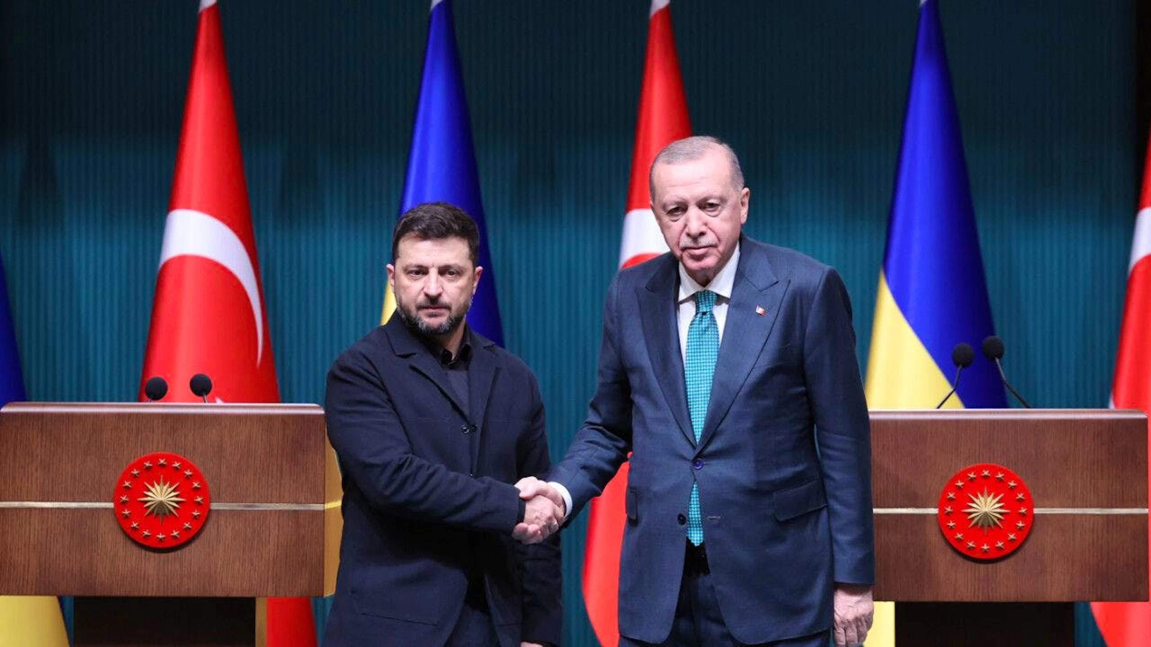 ARCHIV - Der türkische Präsident Recep Tayyip Erdogan und der ukrainische Präsident Wolodymyr Selenskyj. Foto: Yavuz Ozden/DIA Photo/dpa