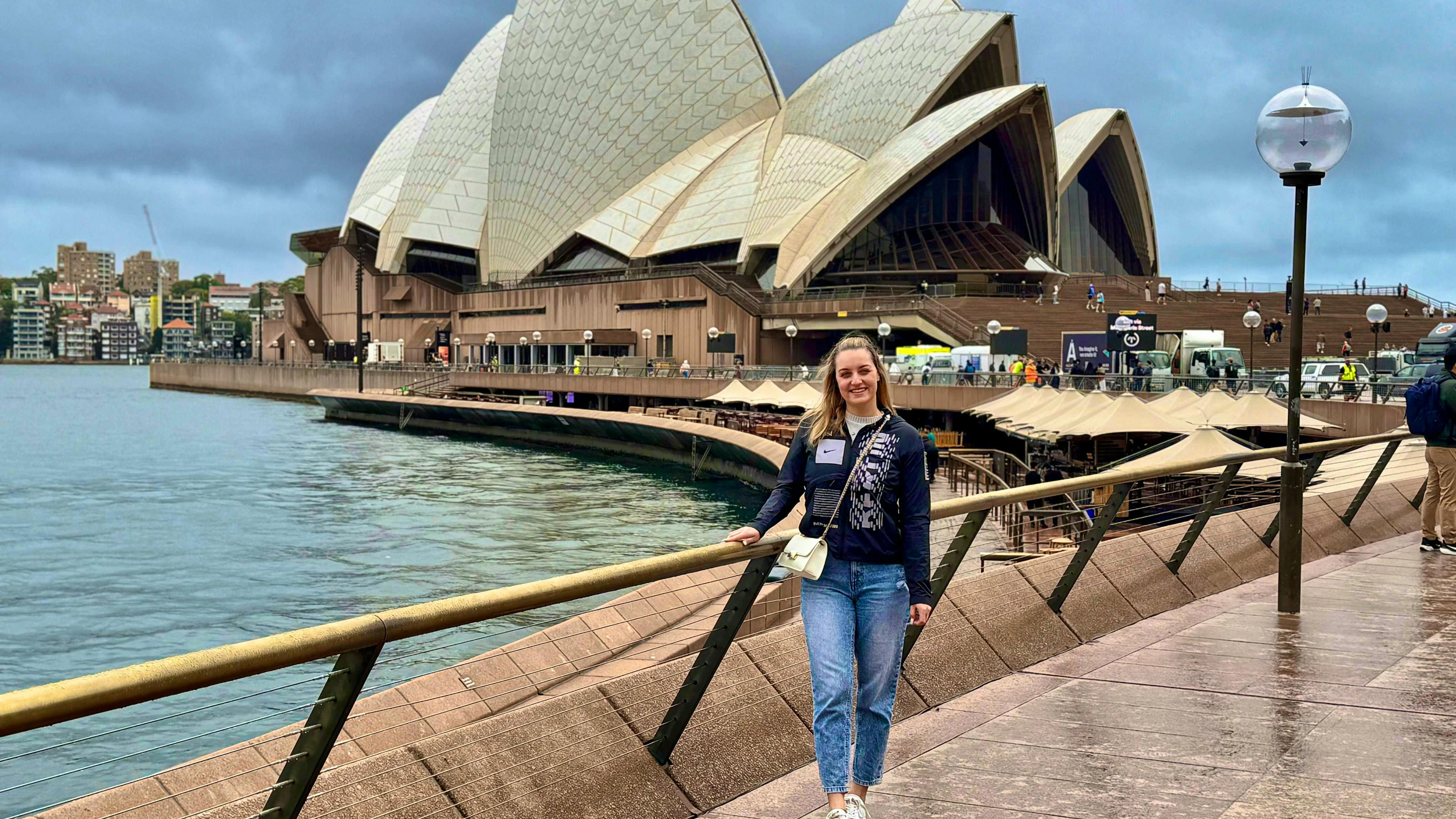 Flights to Sydney and back are rarely available for less than 1000 francs.