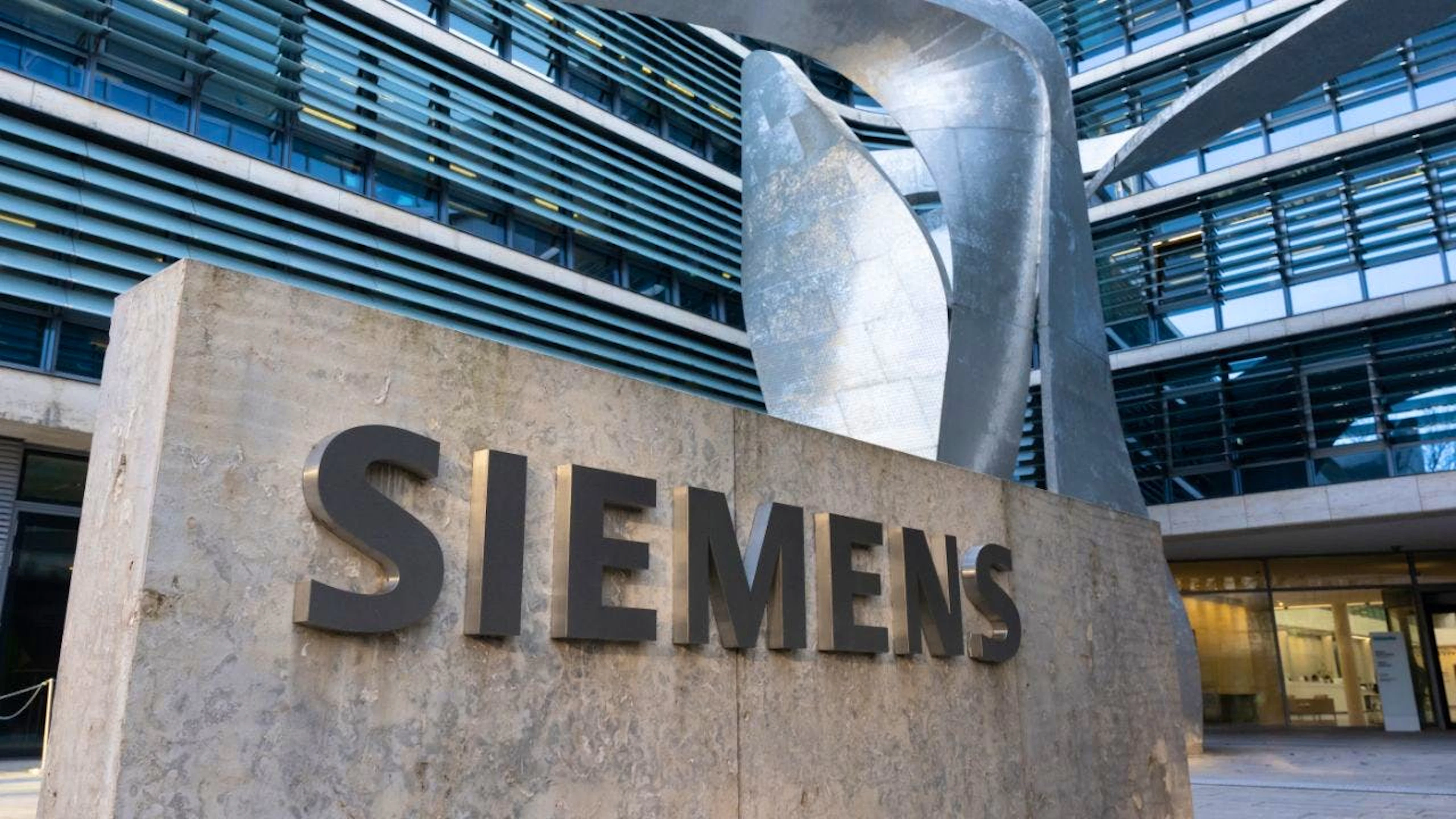 Dans le cadre de cette commande, Siemens investira au total 110 millions de francs d'ici 2029 dans l'extension de son site zurichois de Wallisellen. (archive)