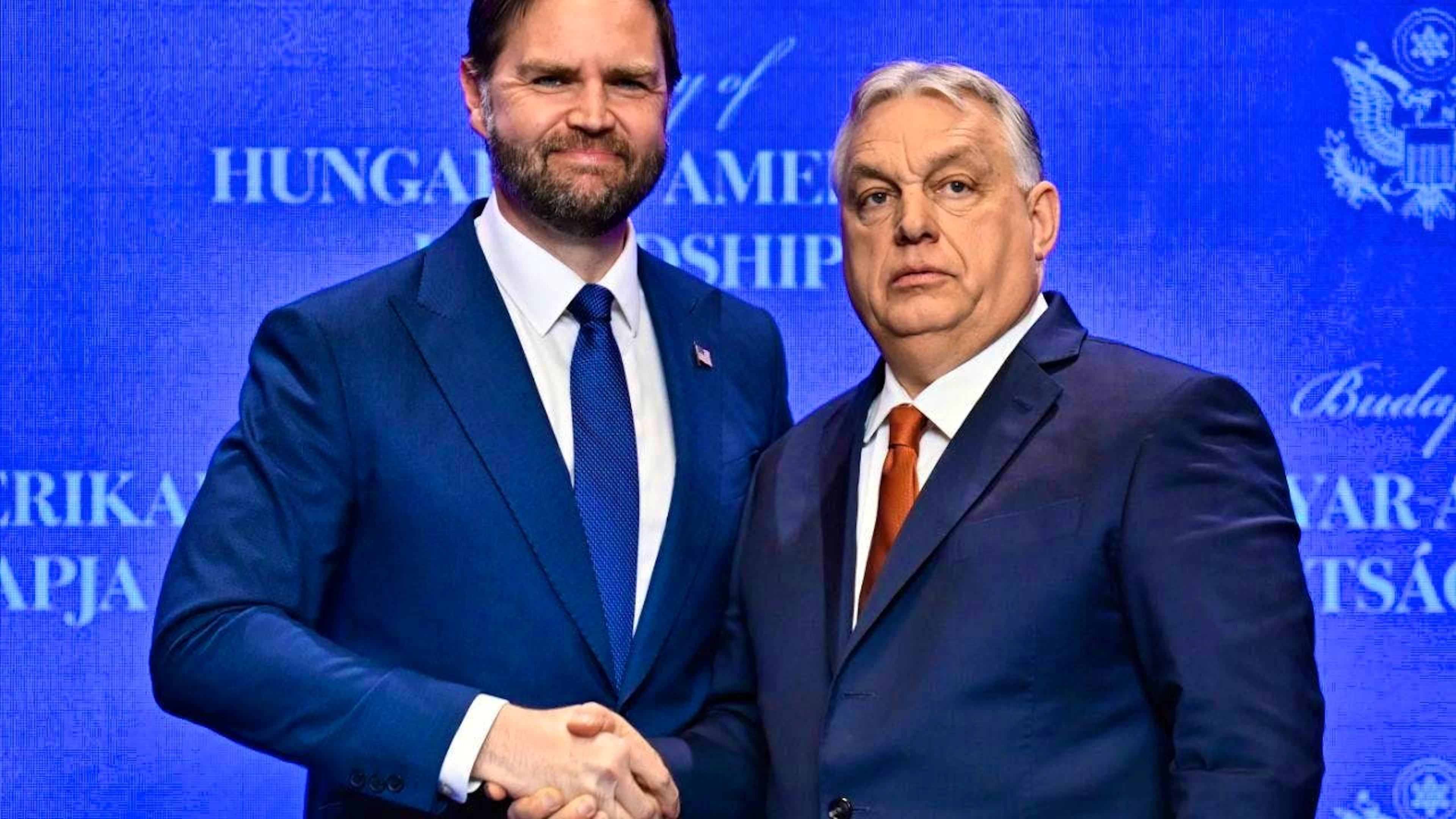 US Vice President JD Vance (l) shakes hands with Hungarian Prime Minister Viktor Orban. Photo: Denes Erdos/AP/dpa