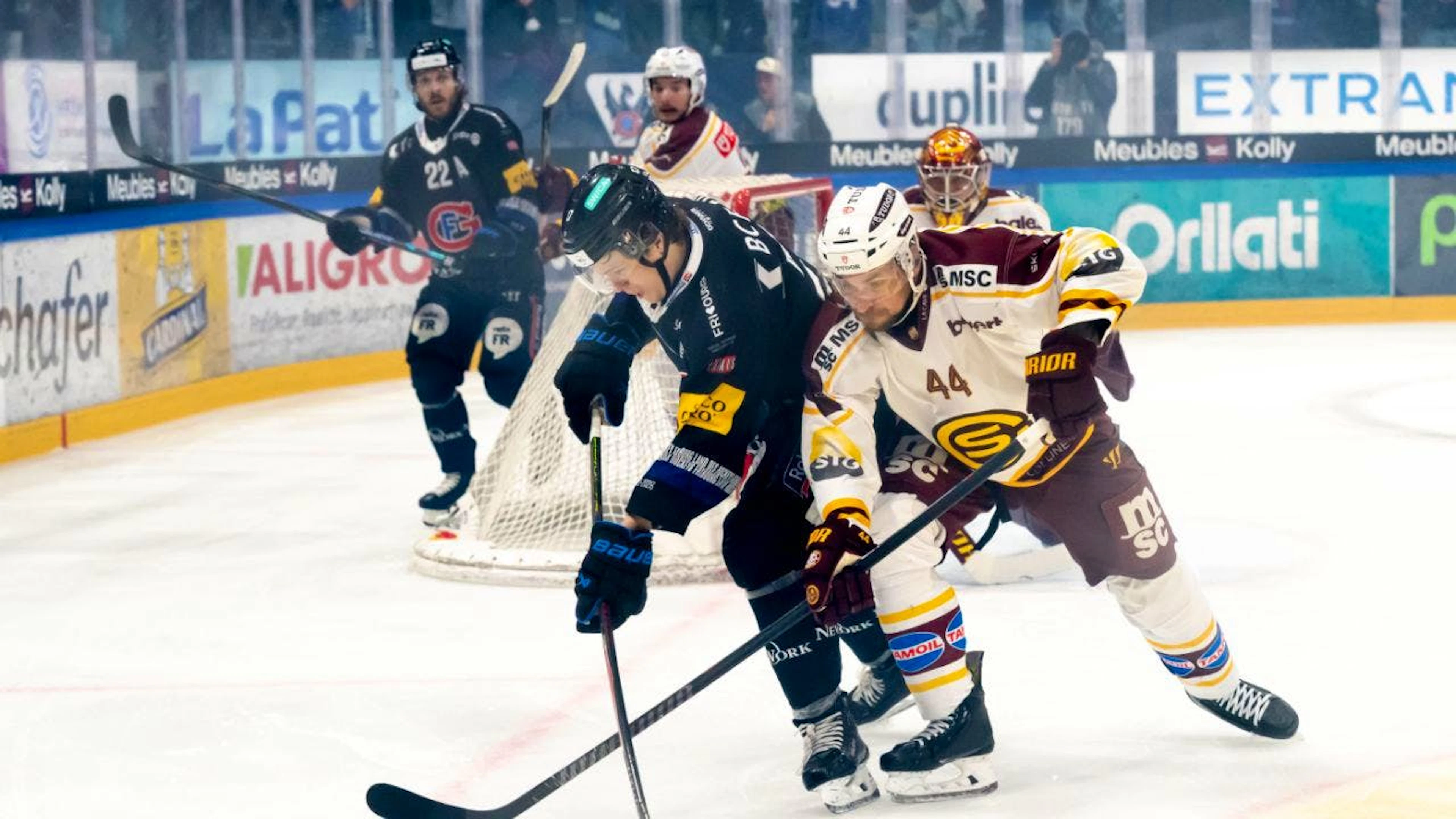 Attilio Biasca (à gauche) a ouvert le score pour Fribourg.