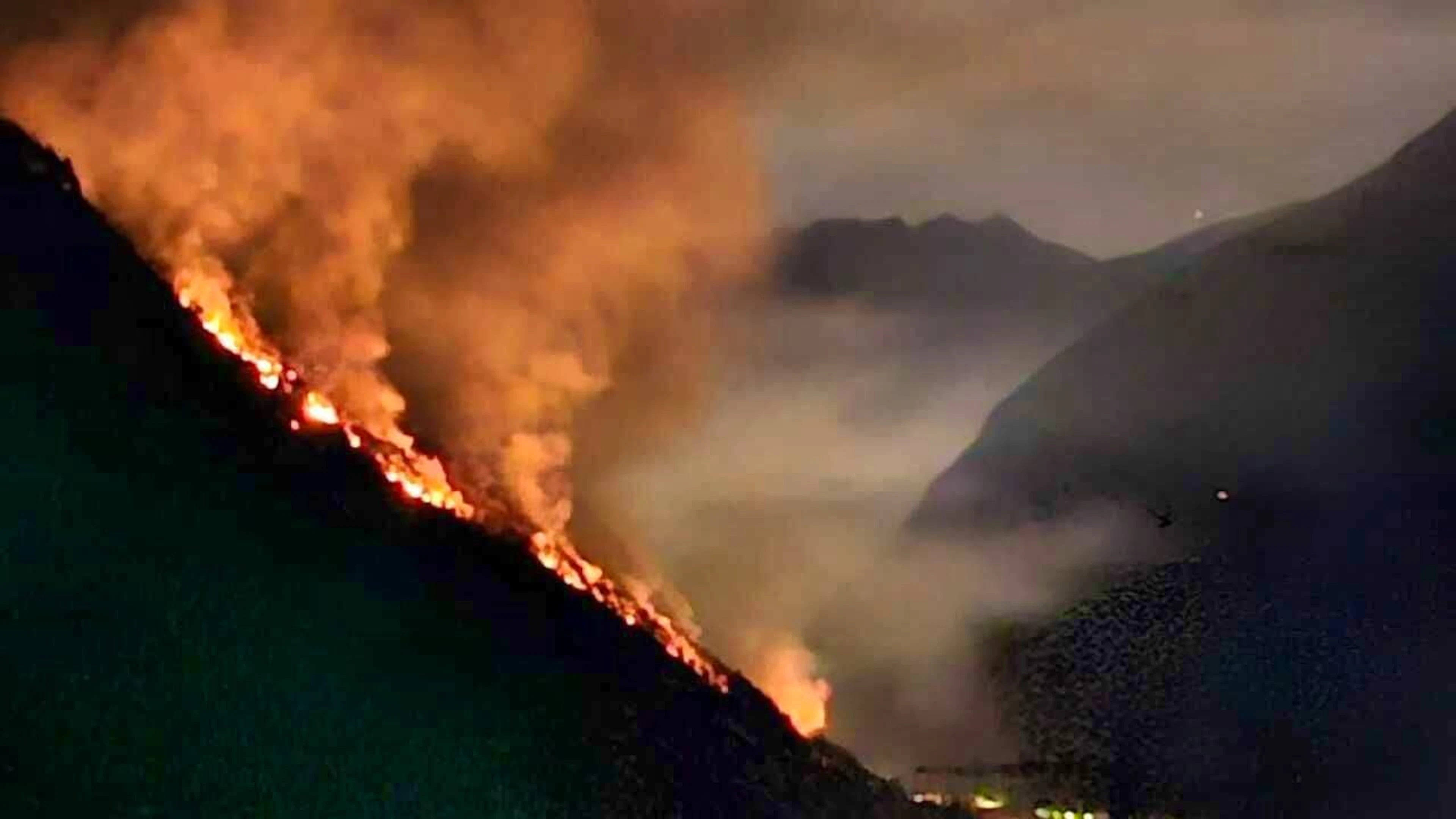 Pictured on Wednesday in the early hours of the morning: the fire above Campascio, a district of the municipality of Brusio.