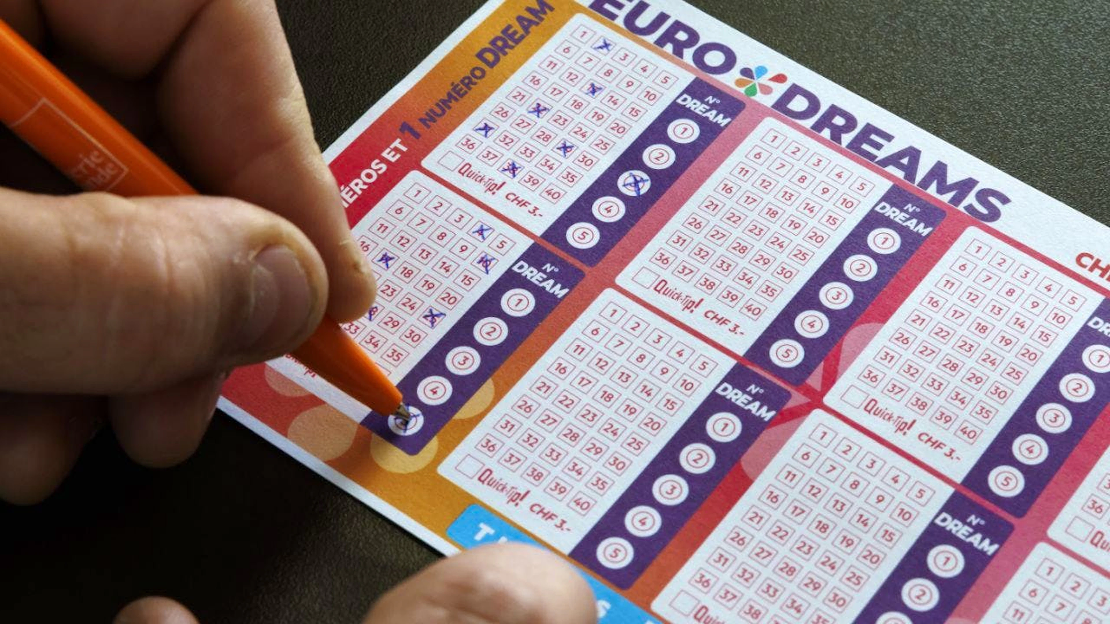 Un ou une chanceuse a gagné une rente mensuelle de 22'222 francs durant 30 ans au tirage de l'Eurodreams. Le billet gagnant a été validé au Portugal. (image symbolique)