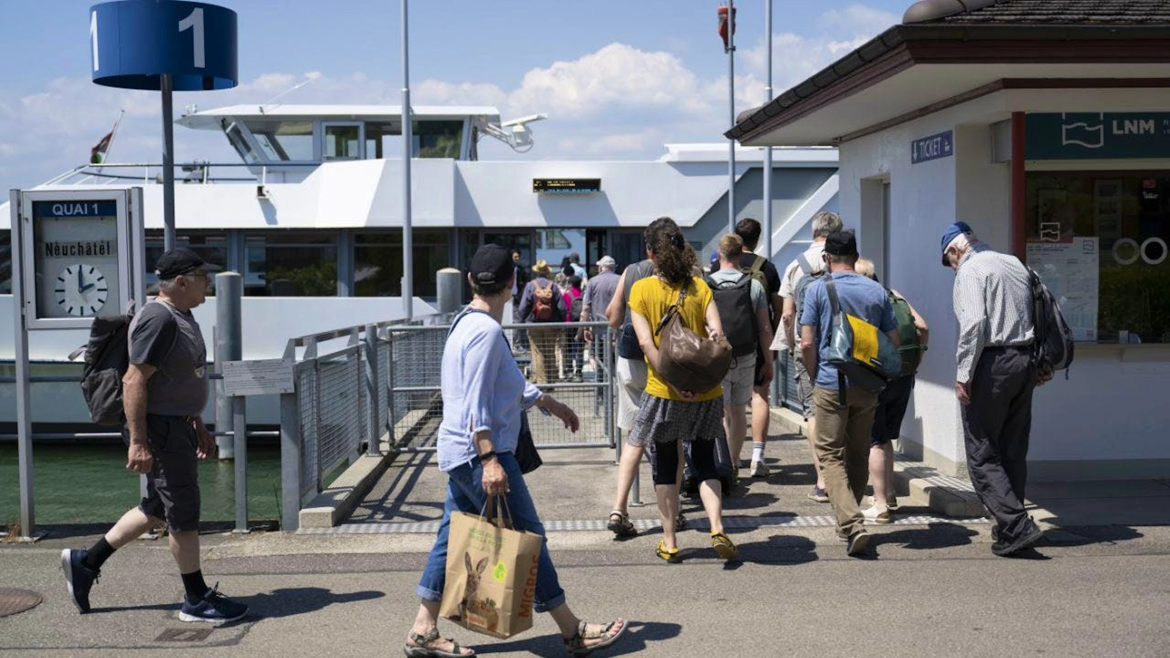 La compagnie LNM a dû supprimer environ 100 courses sur 1900 l'an dernier, laissant des personnes à quai (image symbolique).
