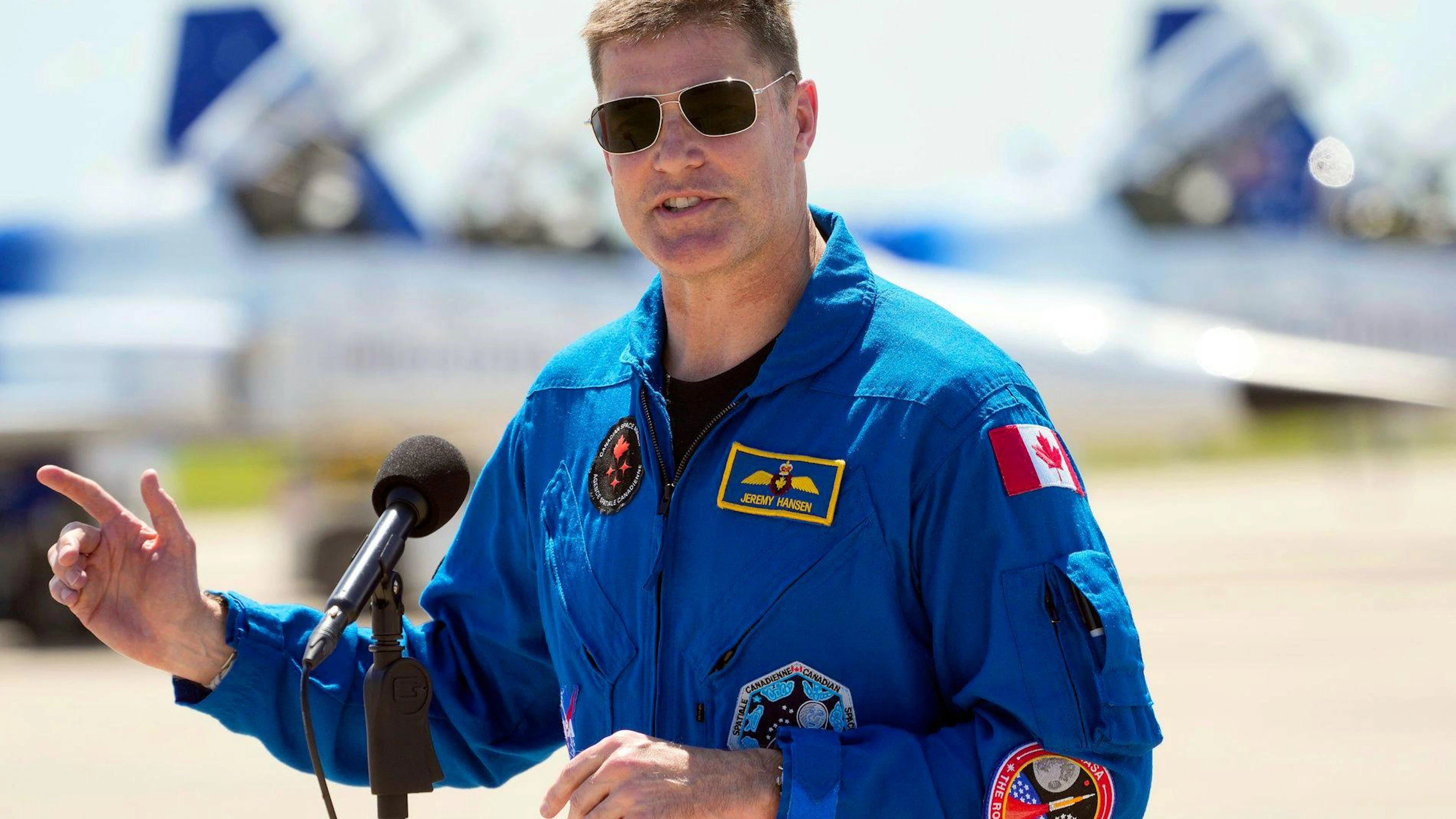 «Tous les Canadiens et les Canadiennes sont tellement fiers de vous», a lancé le Premier ministre Marc Carney à l'astronaute Jeremy Hansen (photo) lors d'un appel à l'équipage désormais sur le chemin de retour pour la Terre.