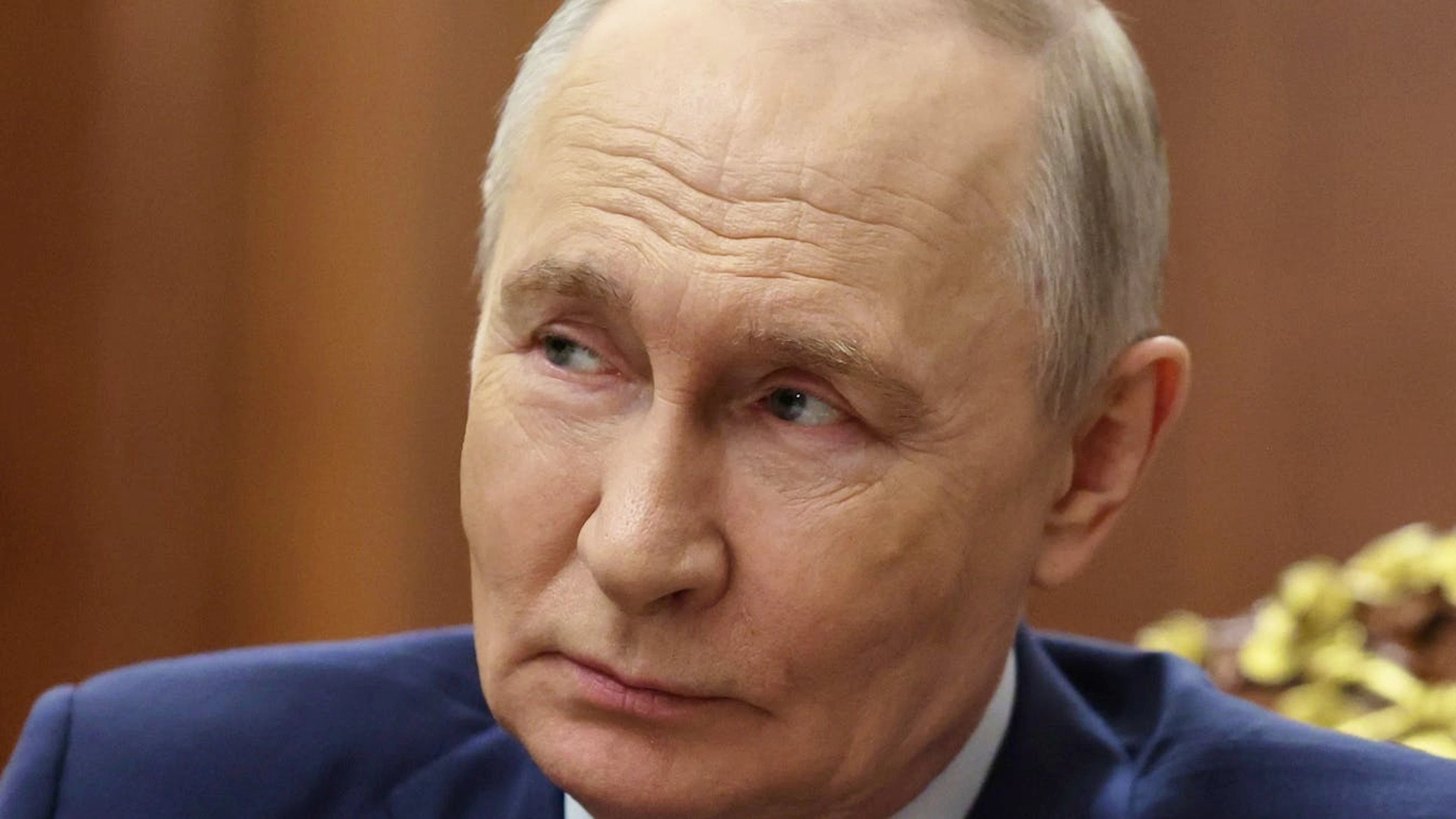 Le président russe Vladimir Poutine a ordonné une trêve pour la Pâque orthodoxe.