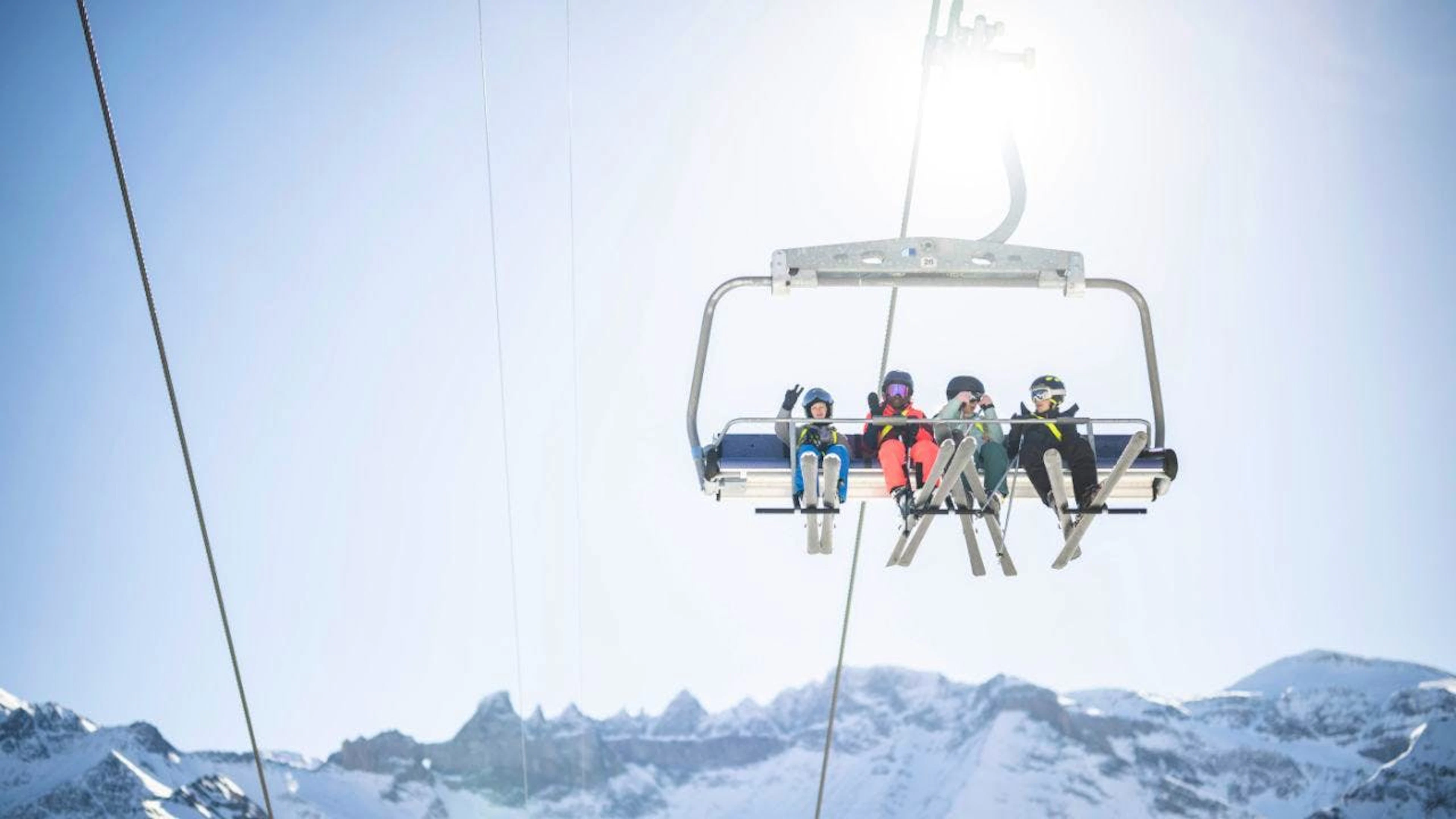 Au cours de la saison d'hiver 2025/26, les remontées mécaniques suisses ont enregistré, jusqu'à fin mars, une fréquentation en baisse par rapport à l'année précédente. D'importantes disparités existent entre les stations de ski (archives).