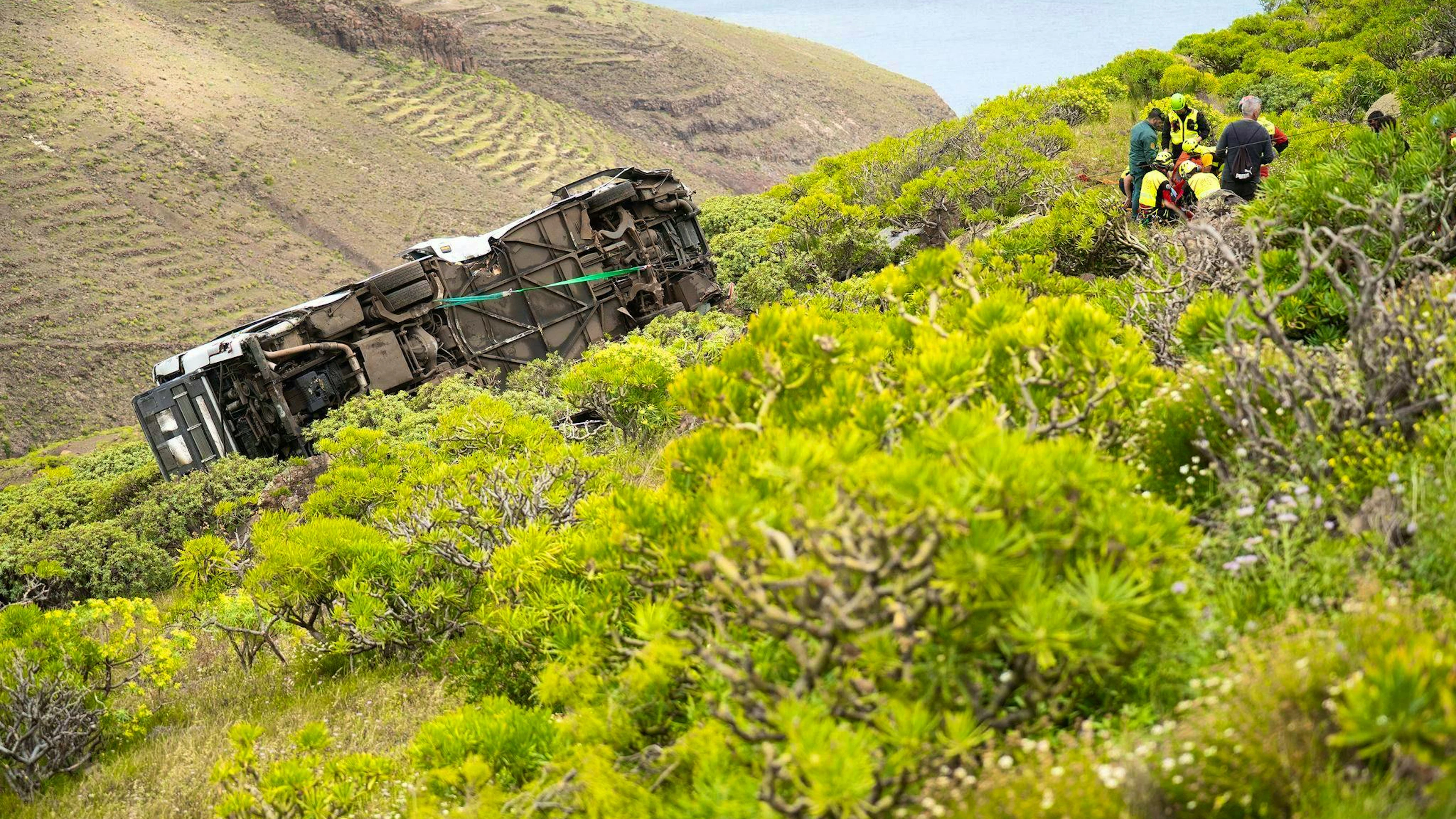 Numerous emergency services were deployed to the scene of the accident, including paramedics, the fire department and the Guardia Civil police unit.