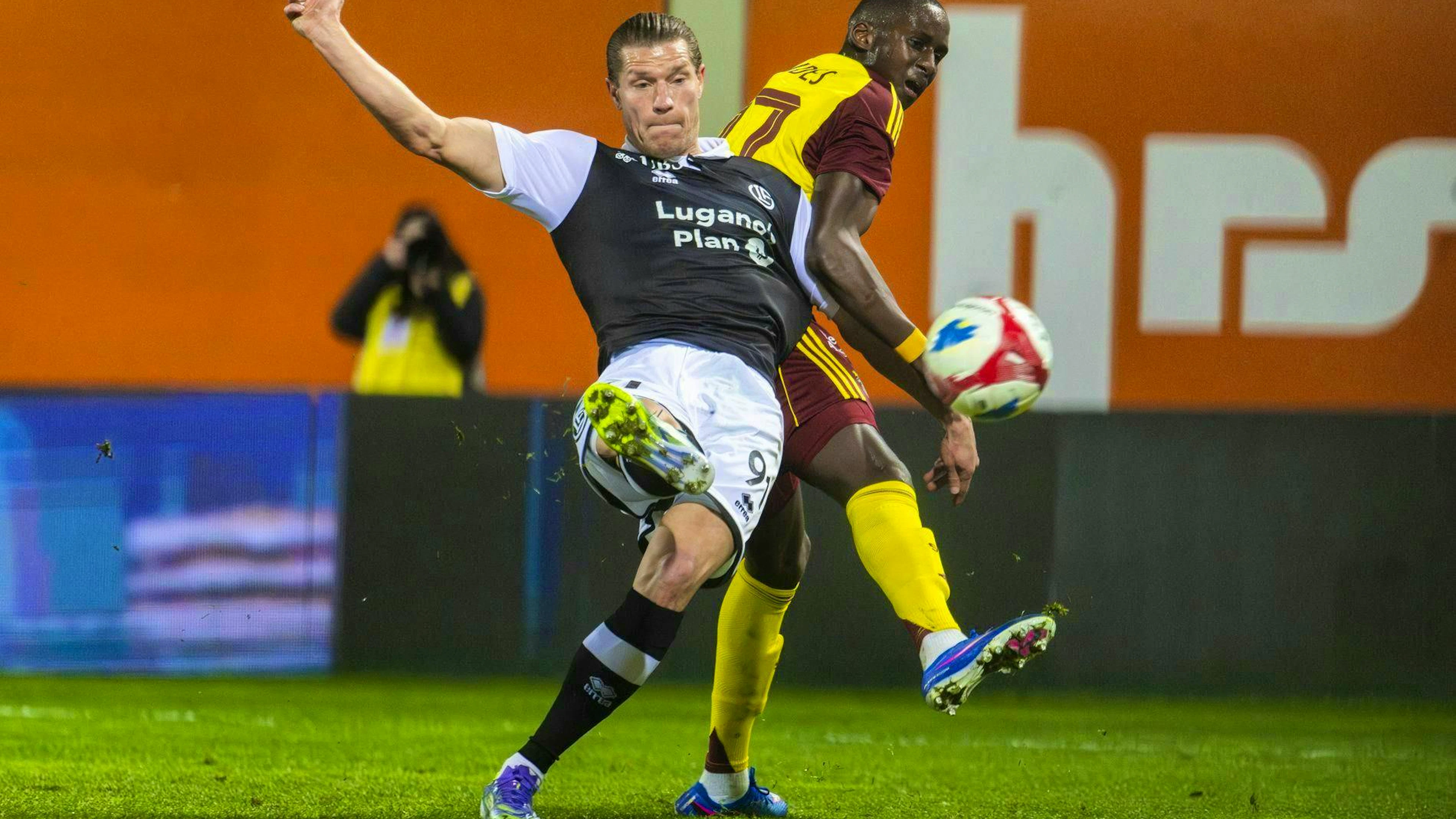 Kevin Behrens is a key player for the Bianconeri.