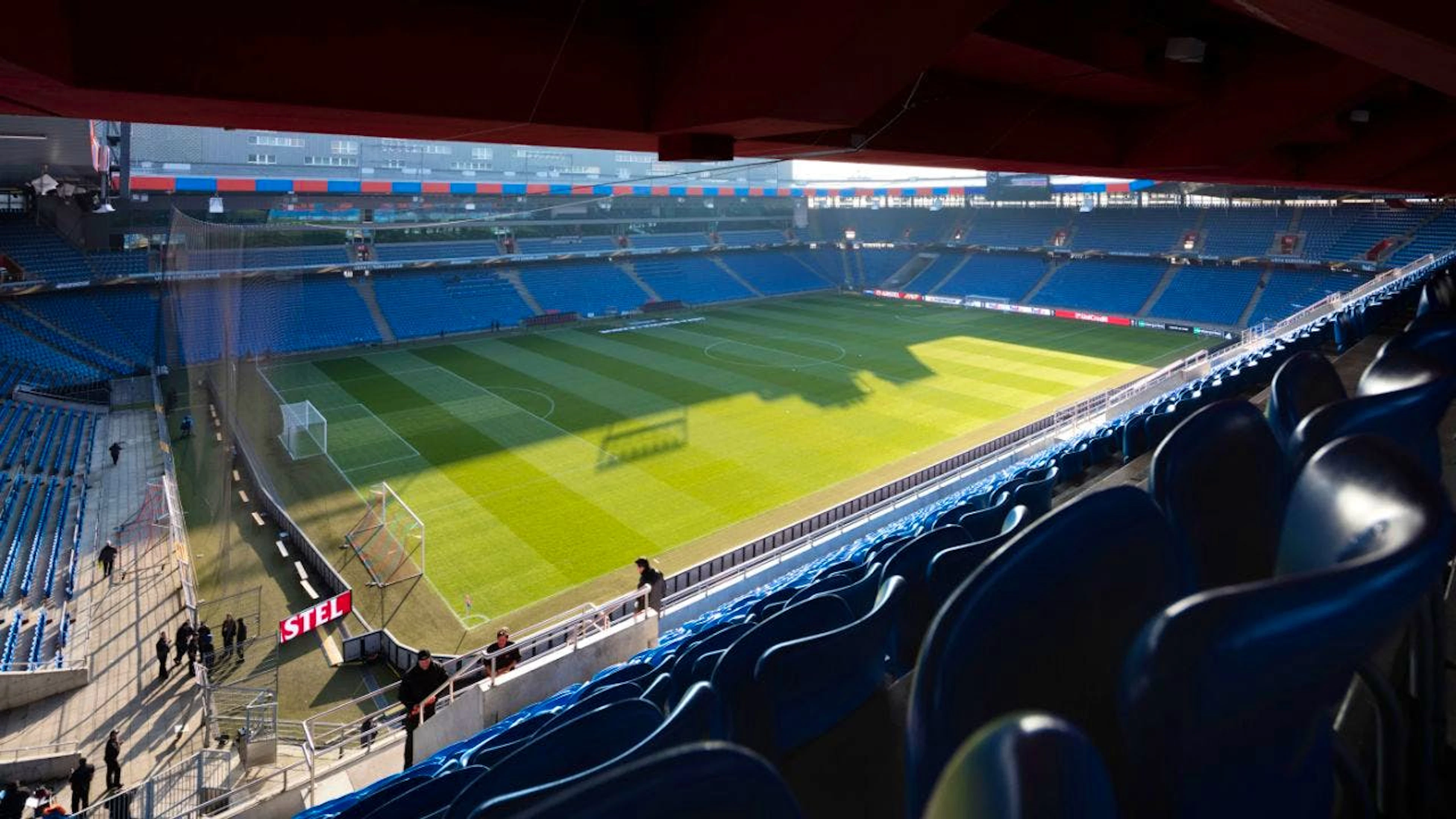 Ein Brand hat am Freitagabend die Katakomben des Stadions St. Jakob-Park stark beschädigt. (Archivbild)