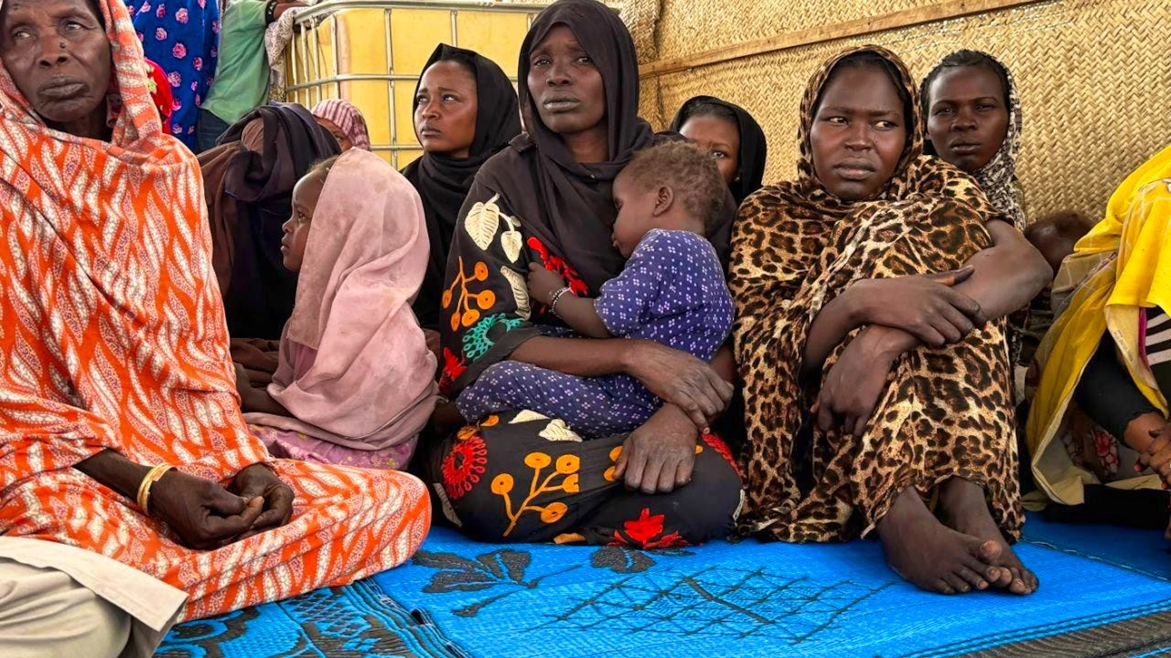Refugees from Sudan wait in the Chadian border town of Adré at the Red Cross site for onward transportation to a refugee camp. Behind some of them lies a months-long odyssey through the combat zones in Sudan. Photo: Eva Krafczyk/dpa