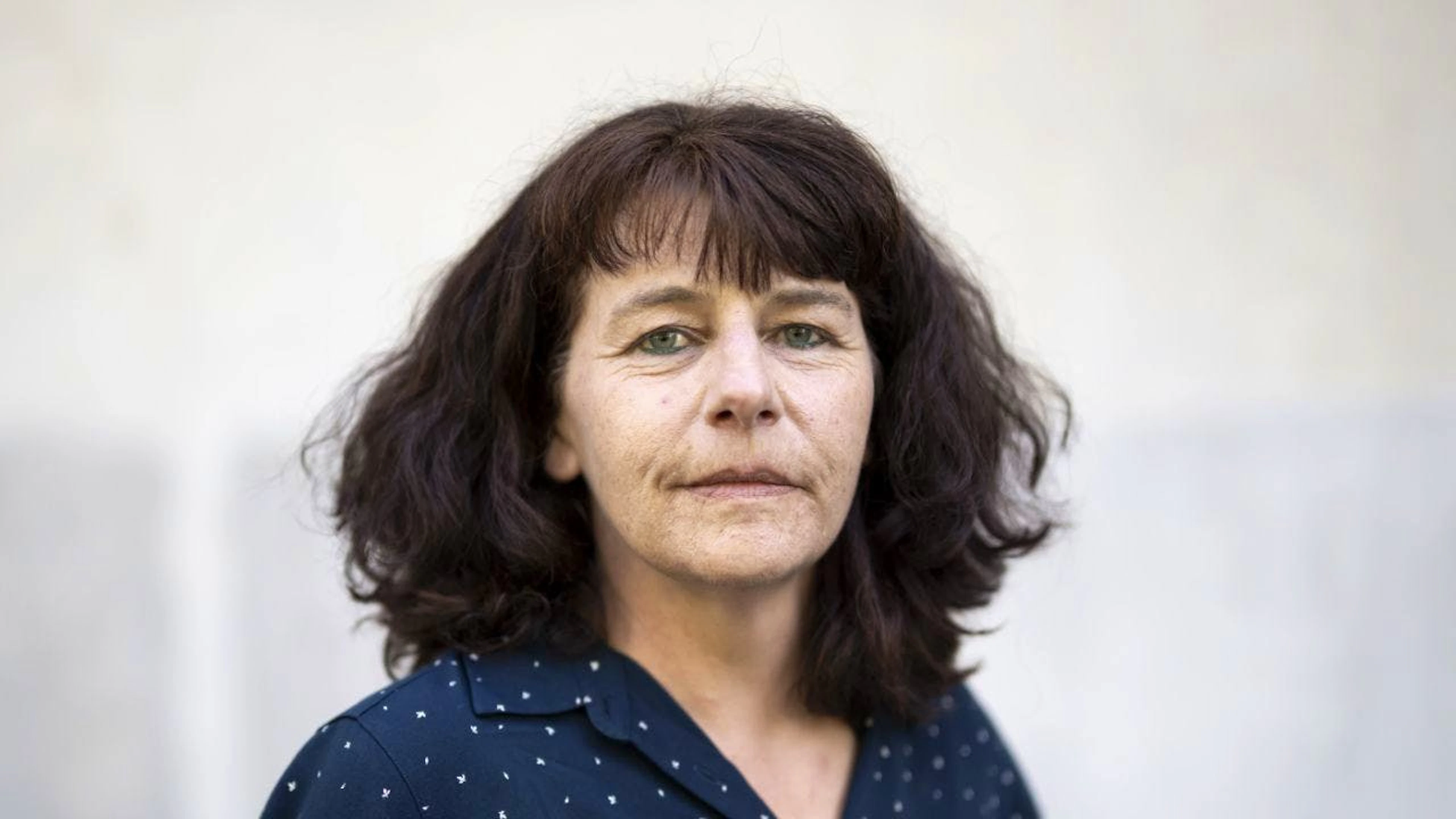 Die Westschweizer Autorin Catherine Lovey ist 2025 für ihren fünften Roman über einen Mann, der obwohl sterbenskrank, nicht sterben will, mit dem Schweizer Literaturpreis ausgezeichnet worden. Jetzt gibt es das Werk auch in deutscher Übersetzung. (Archivbild)
