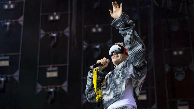 Ski Aggu back from Australia: comeback after ayahuasca and with a new ...