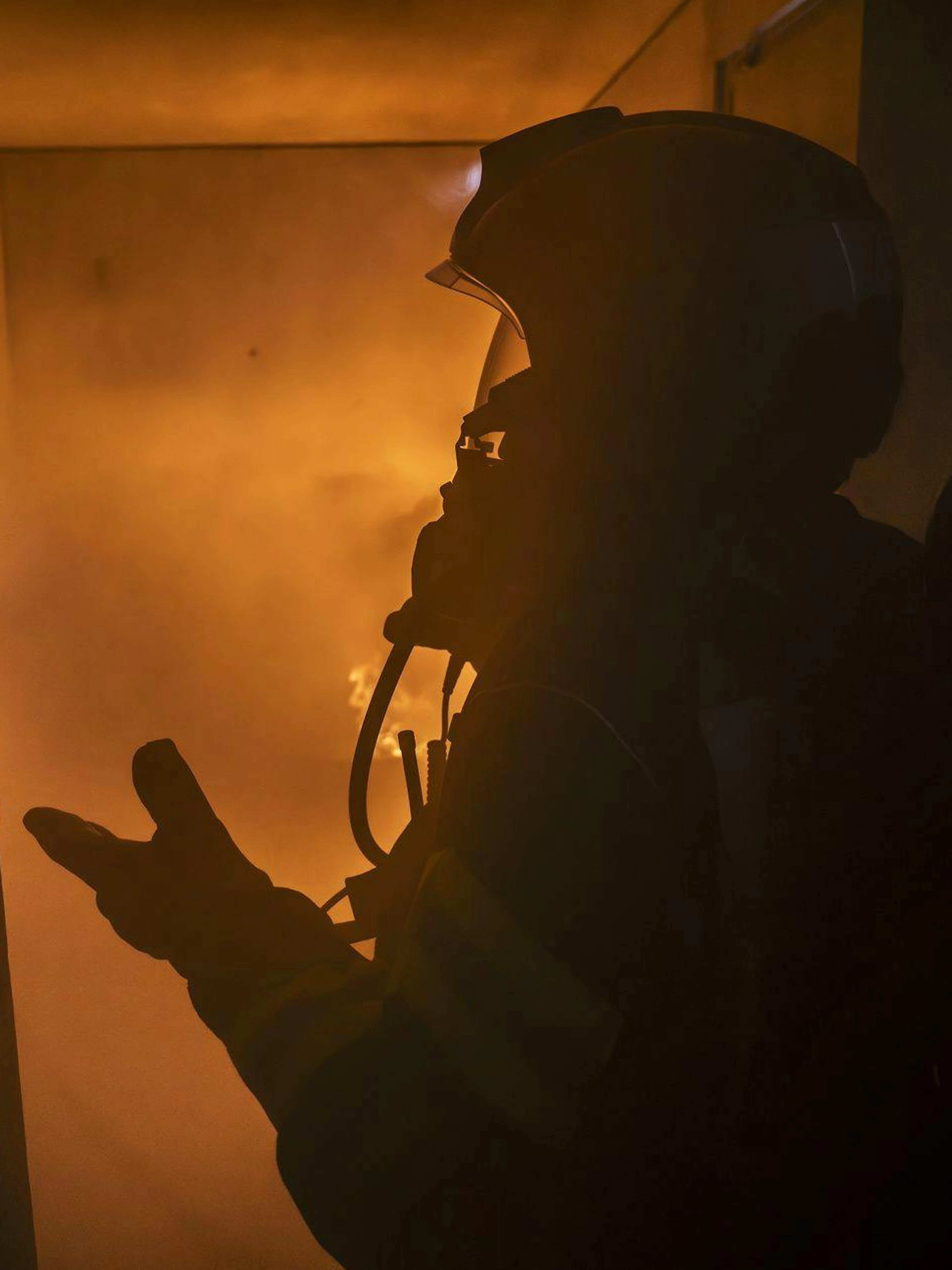 Fiamme in un appartamento a Chiasso, due lievi intossicati