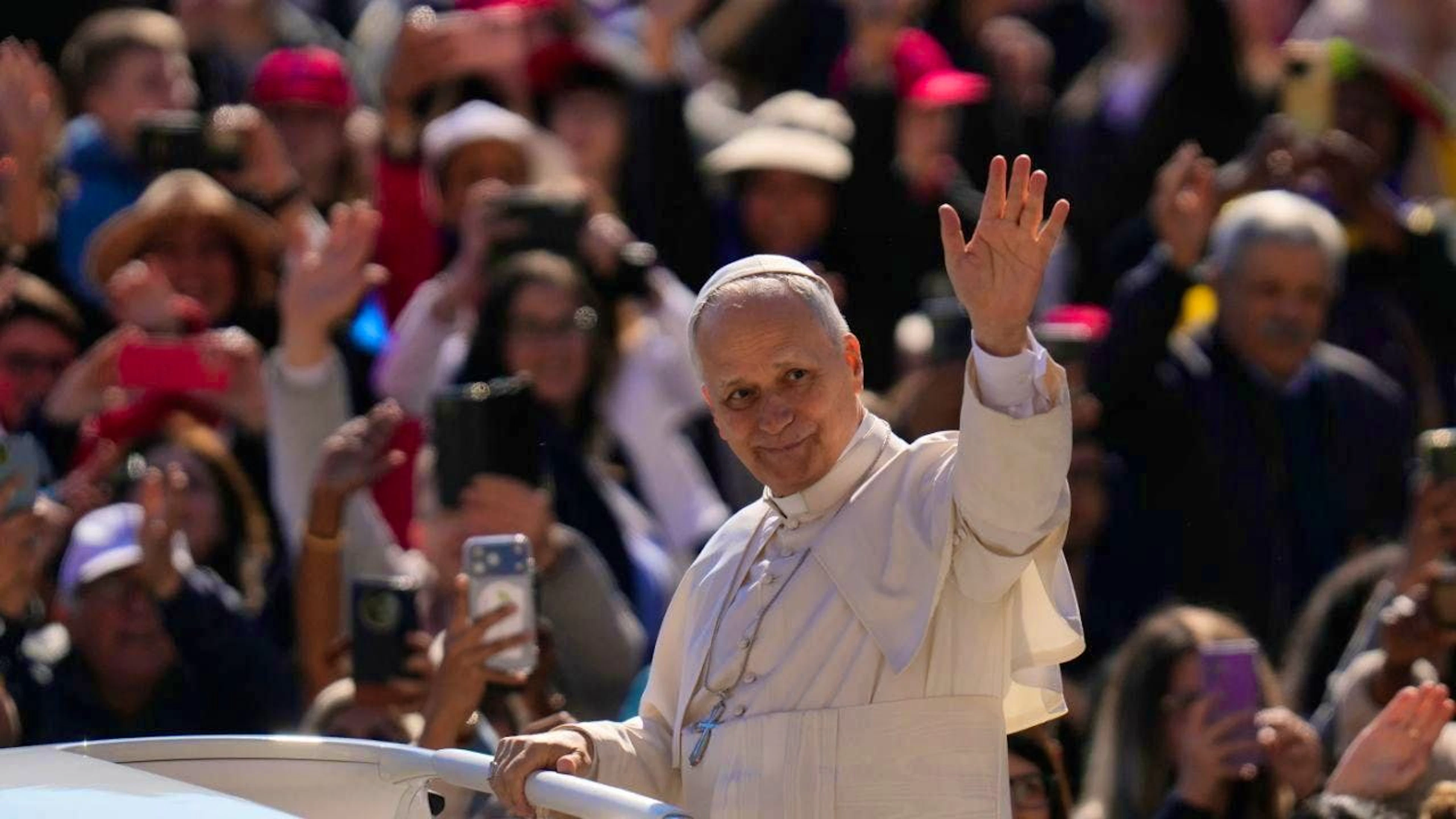 ARCHIVE - Pope Leo XIV in St. Peter's Square at the Vatican. Photo: Gregorio Borgia/AP/dpa/archived image