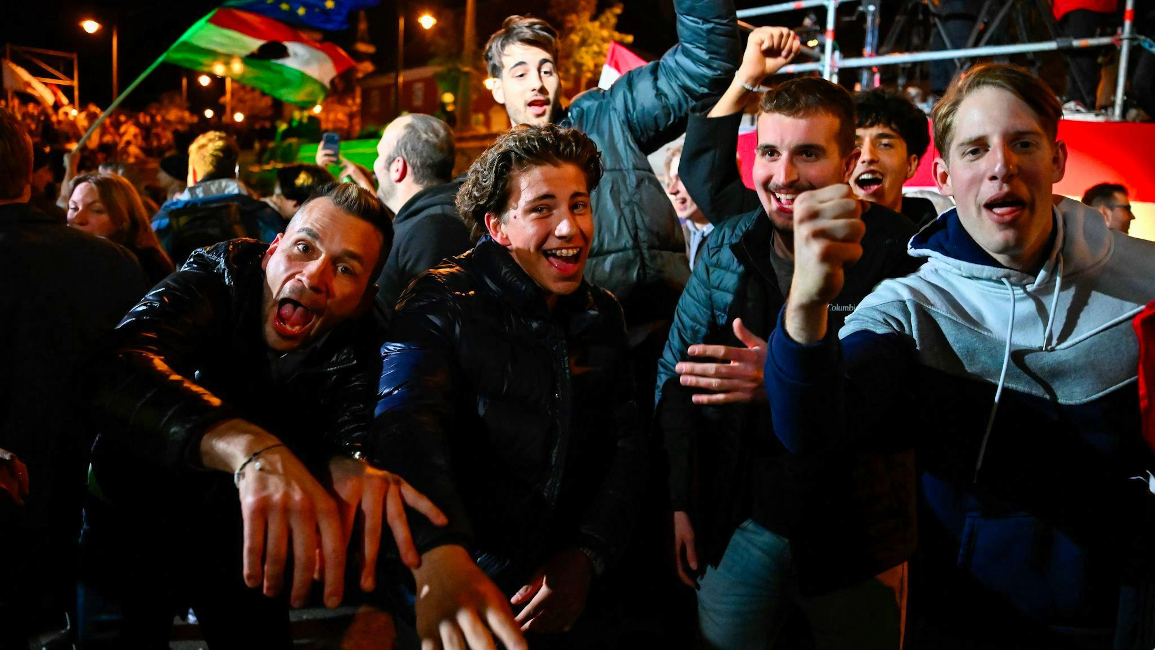 Auf den Strassen von Budapest kannte die Freude über die Abwahl Orbans keine Grenzen. 