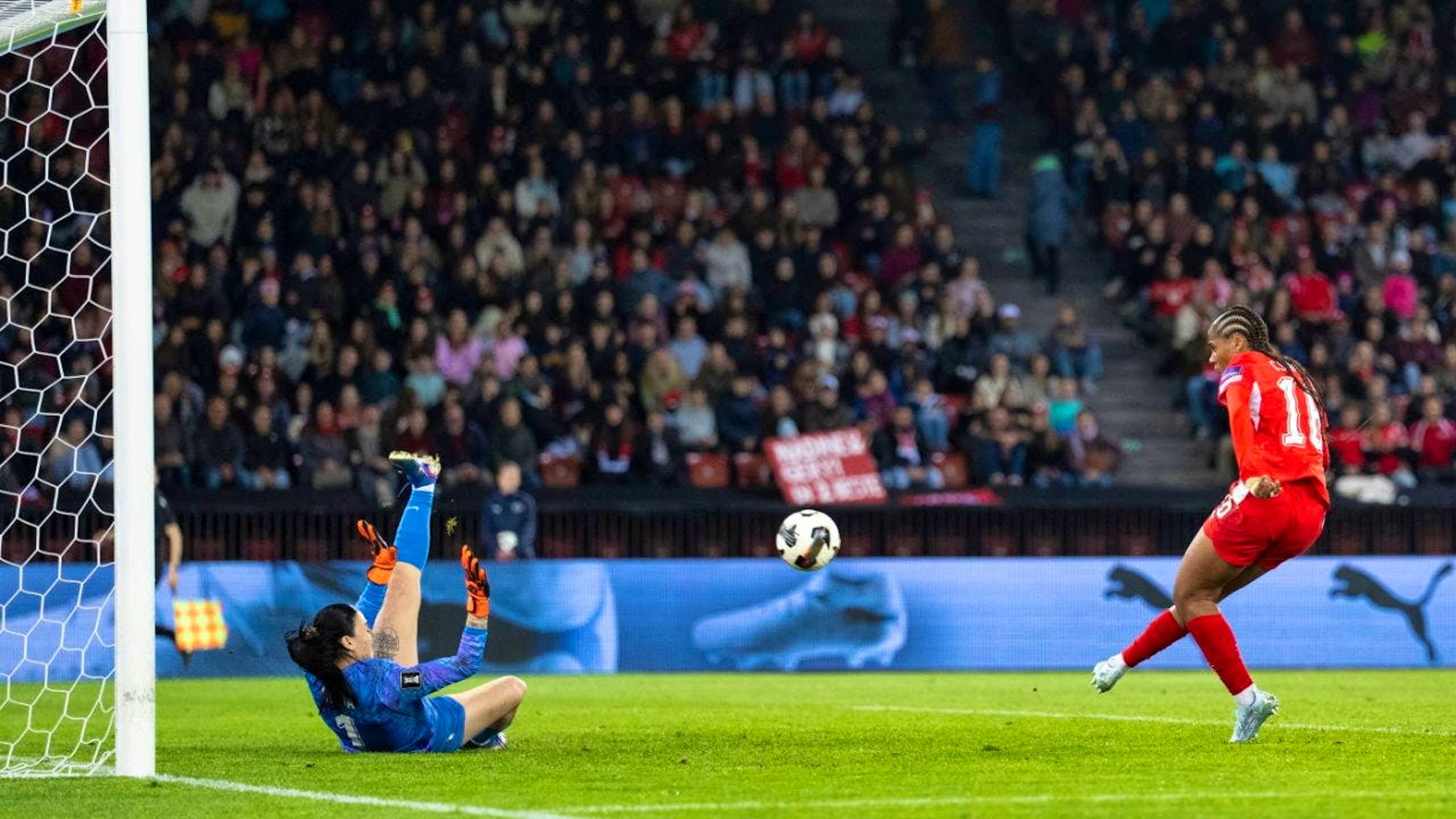 Aurélie Csillag inscrit le 2-1.