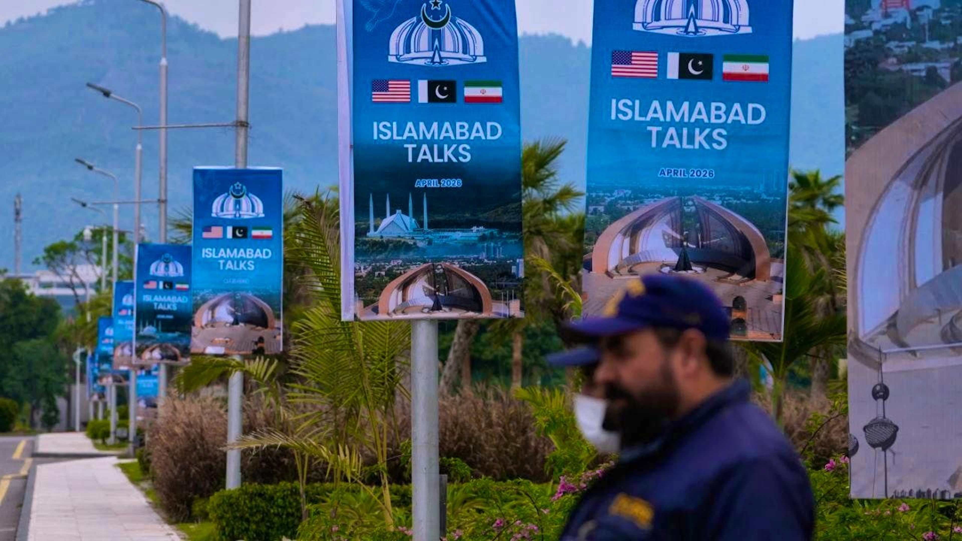 ARCHIVE - Security personnel next to signs regarding the previous negotiations between the US and Iran in Islamabad. Photo: Anjum Naveed/AP/dpa/Archivbil