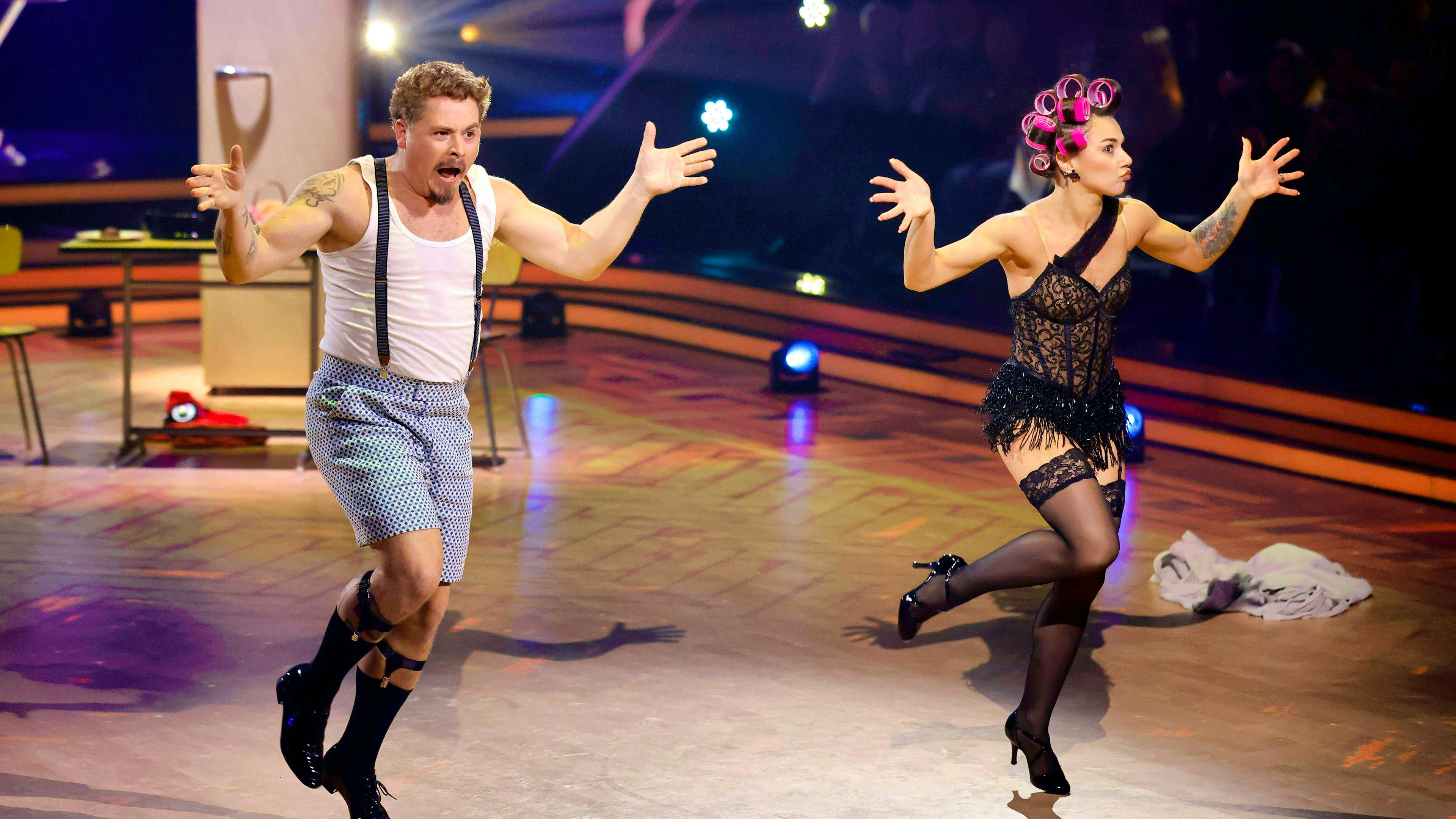The chances are good that they will win the 19th season of the RTL show "Let's Dance": Tokio Hotel drummer Gustav Schäfer and professional dancer Anastasia Maruster.