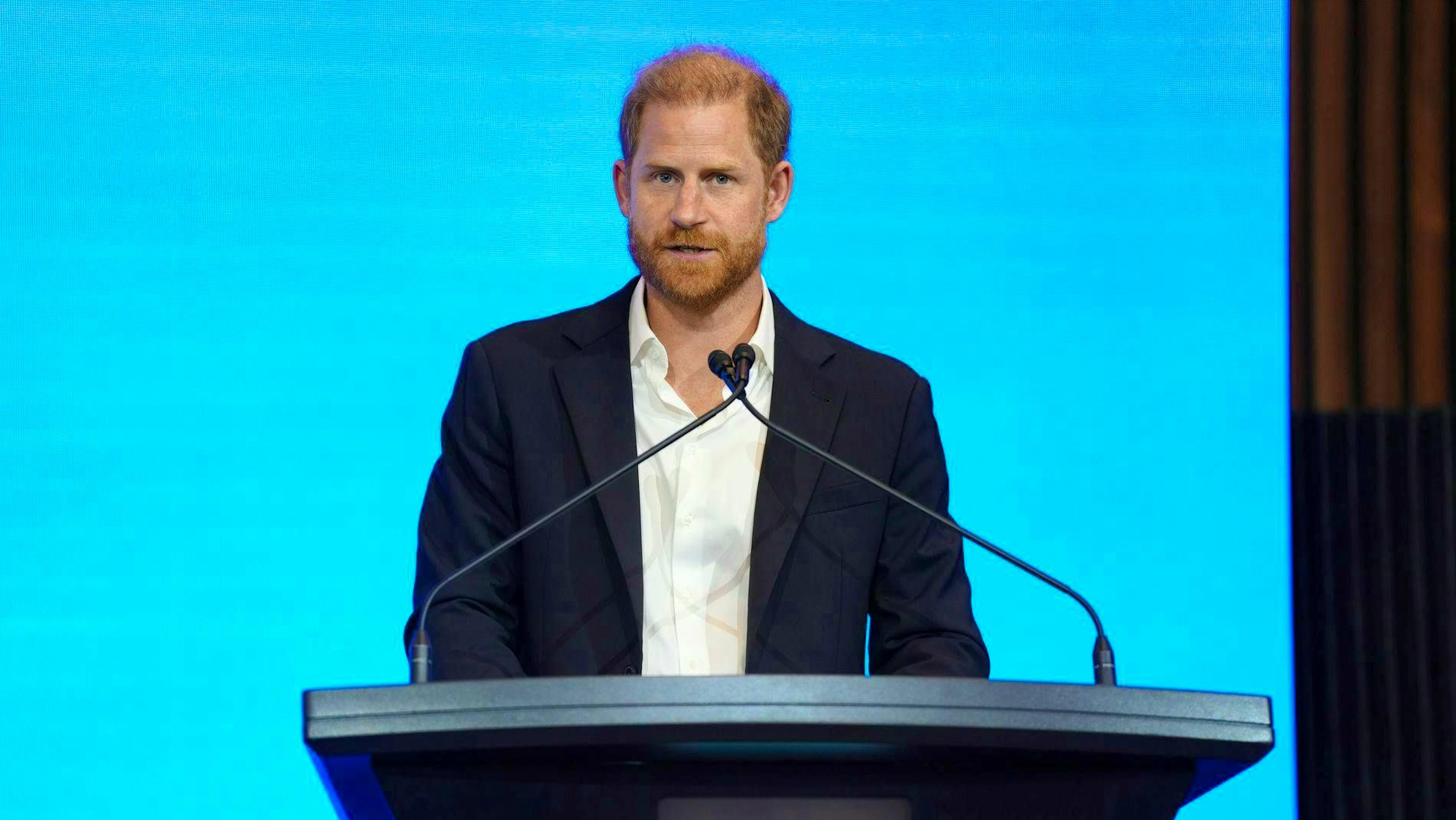 Il principe Harry commuove l'InterEdge Summit: «Questo lavoro ha ucciso mia madre»