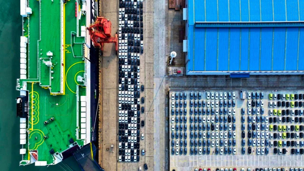 China's economy grows faster than expected at the start of the year