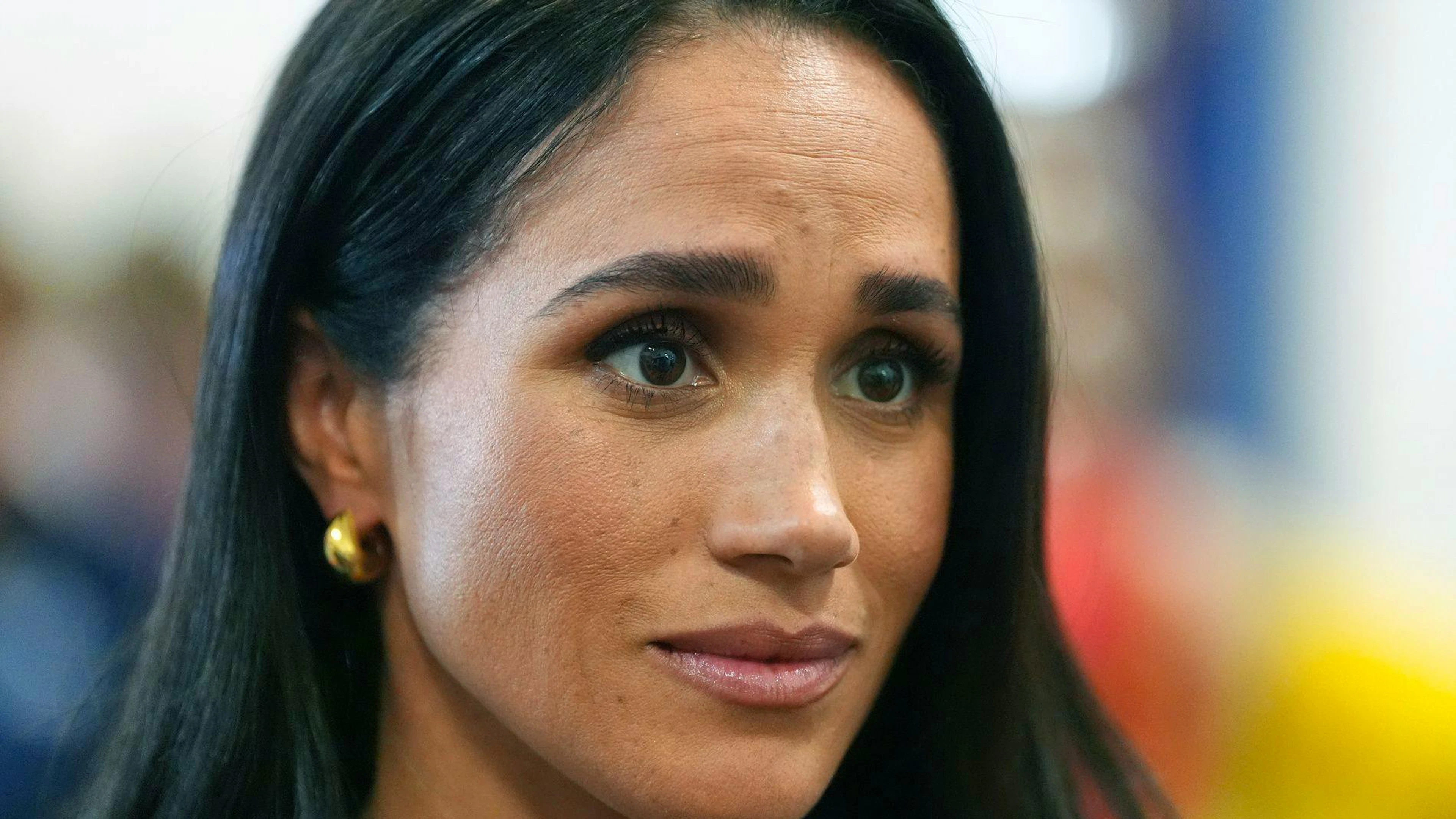 Meghan Markle si sfoga: «Sono tra le più bullizzate al mondo». Scoppia la polemica