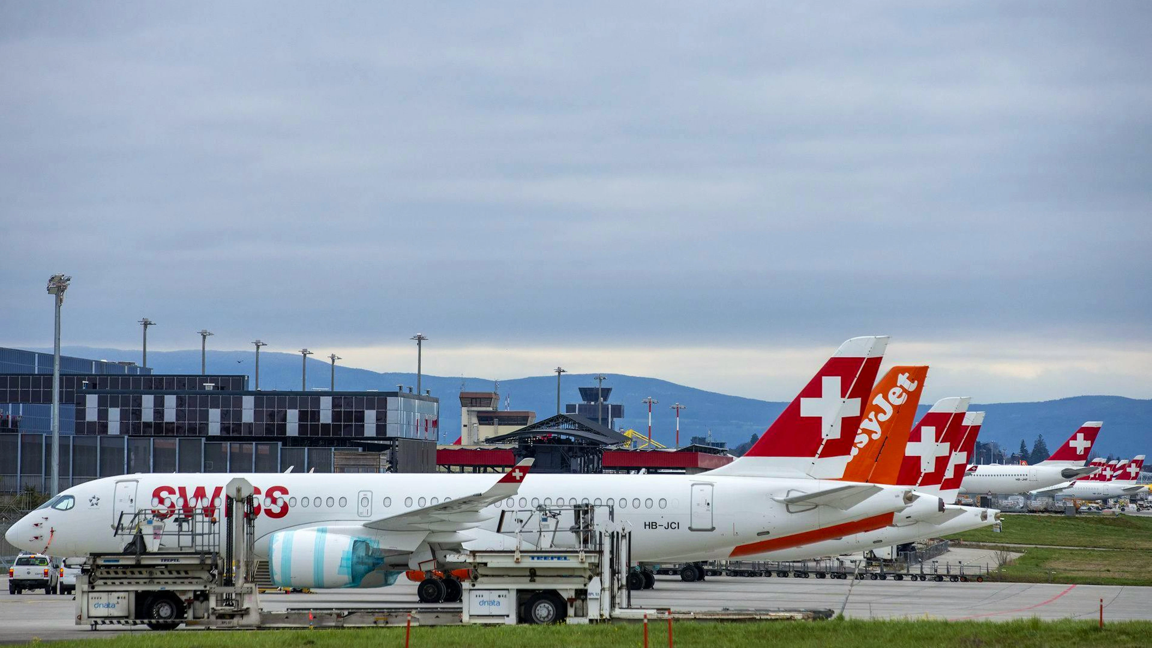 L'approvisionnement en kérosène est assuré pour l'instant. A l'aéroport de Genève, tout fonctionne normalement selon Olivier Kneuss, directeur général de Saraco, société qui gère l'acheminement du carburant depuis principalement deux raffineries françaises, celles de Feyzin et Fos-sur-Mer.