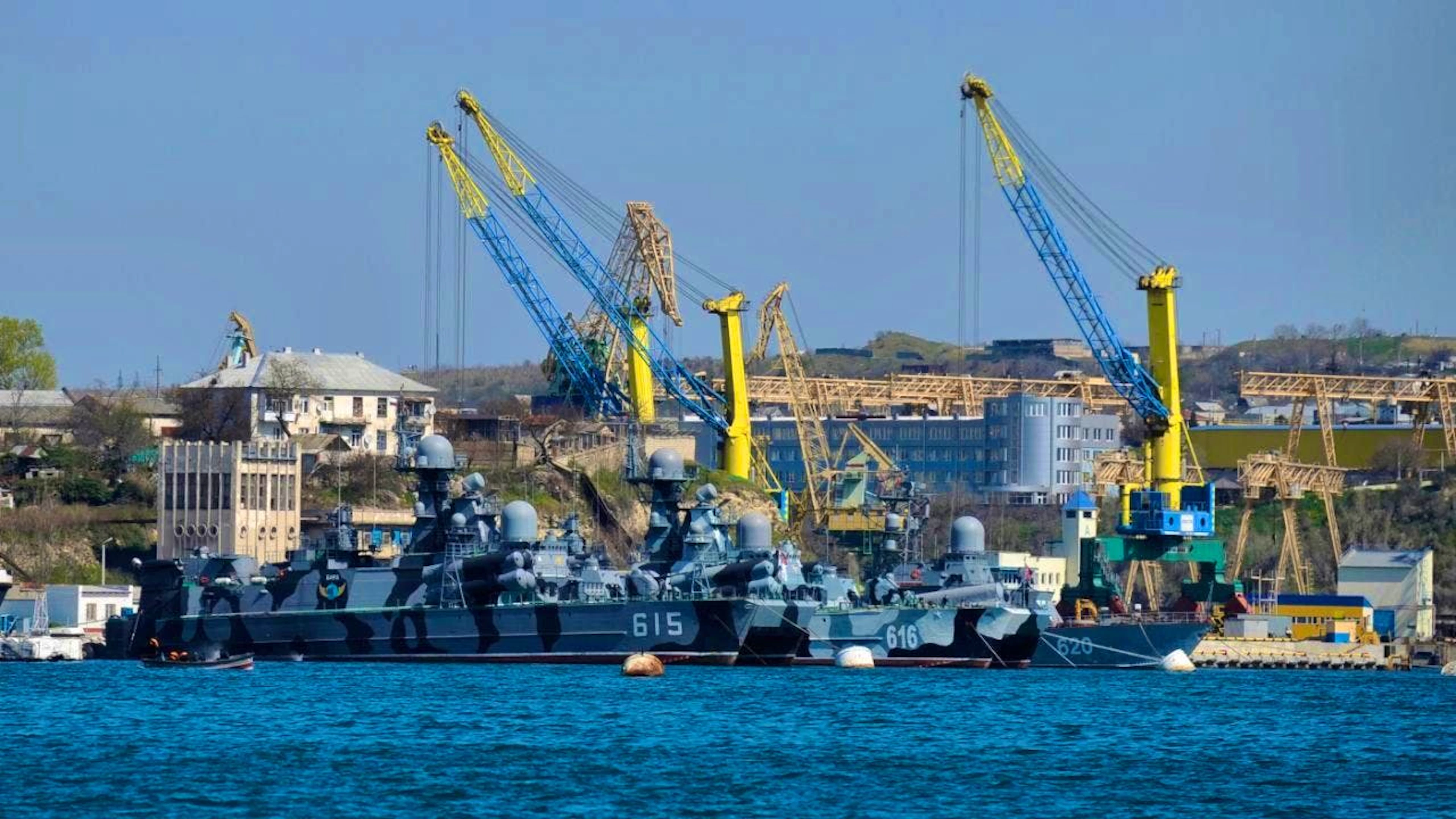 ARCHIVE - Ships of the Russian Black Sea Fleet lie in one of the bays of Sevastopol on March 31, 2014. Photo: Uncredited/AP/dpa