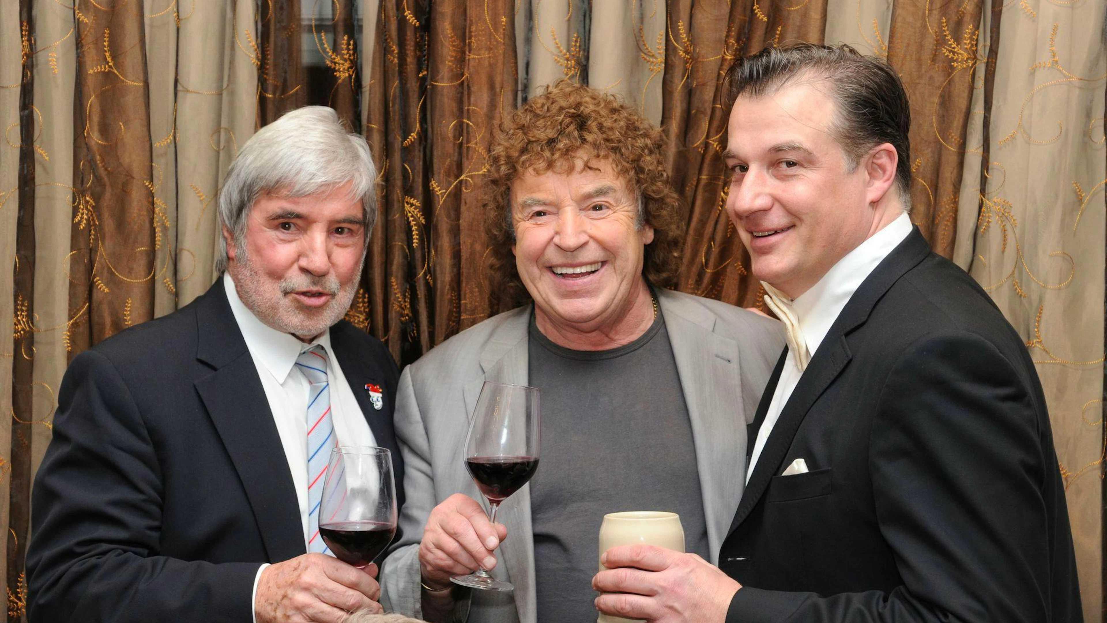 Als Sänger Tony Marshall (Mitte) im Jahr 2013 seinen 75. Geburtstag feierte, war neben seinem Sohn Marc (rechts9 auch sein Manager Herbert Nold mit von der Partie. (Archivbild)