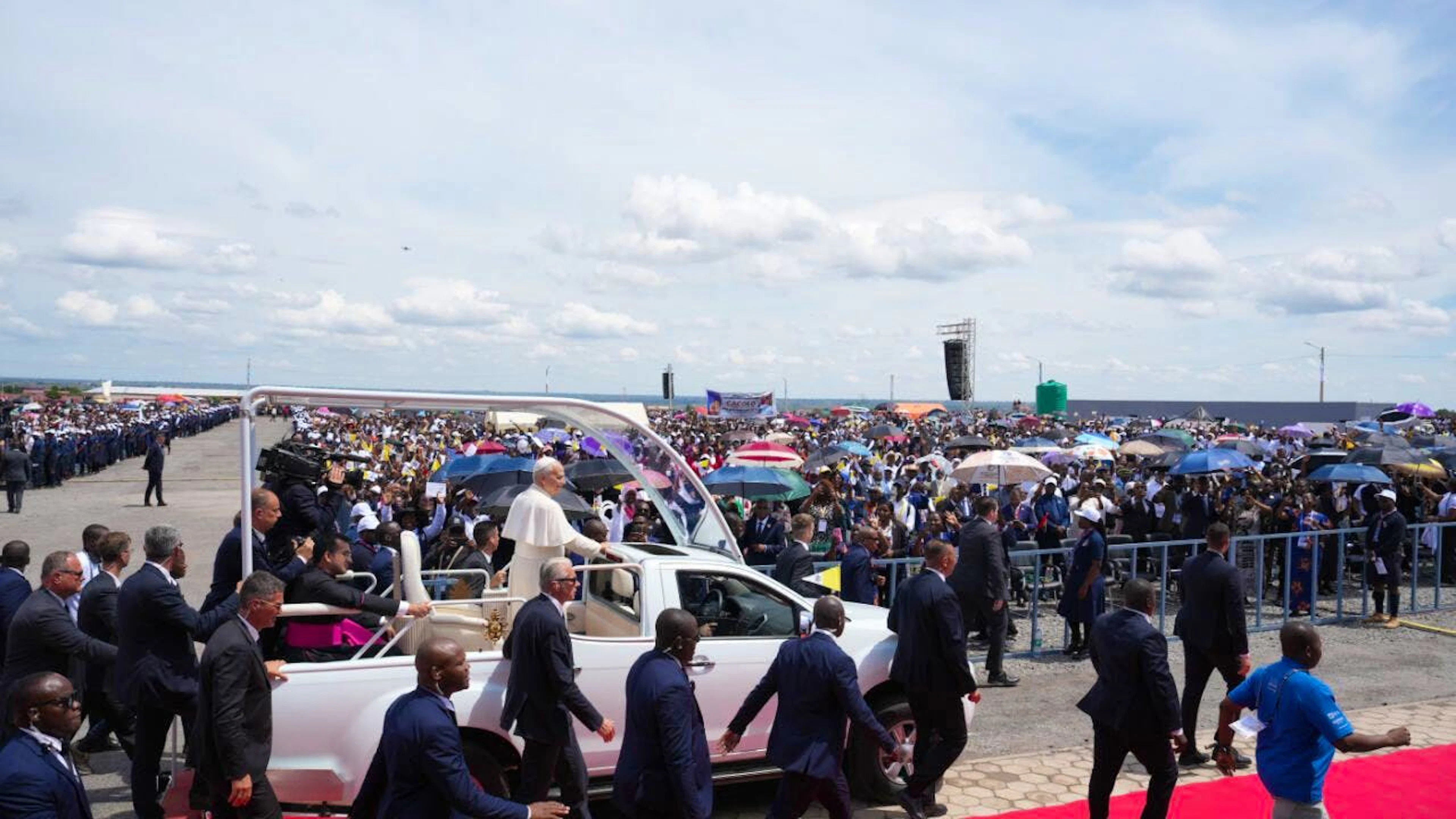 Papst Leo XIV. in Saurimo, Angola. Foto: Andrew Medichini/AP/dpa