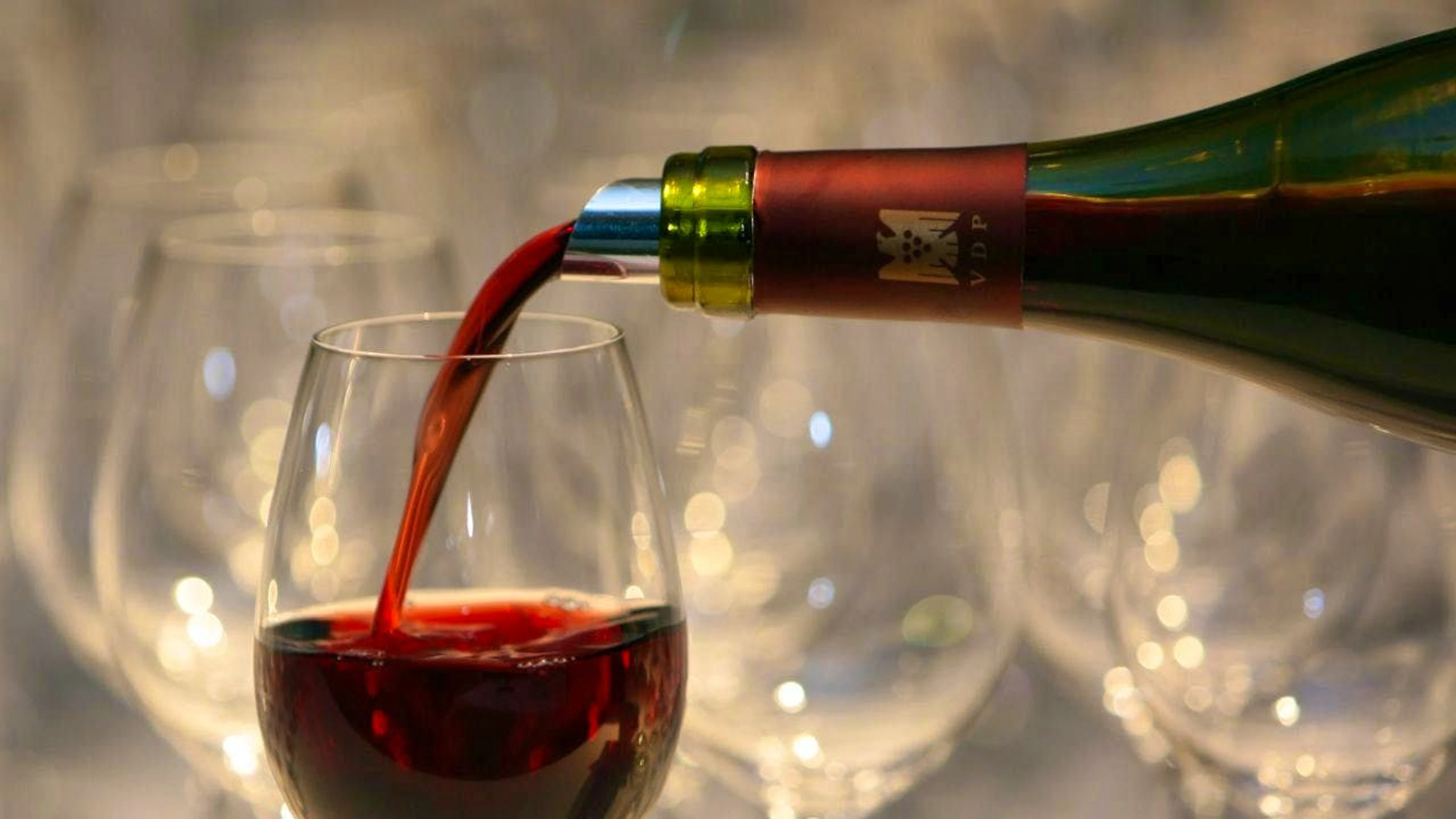 Consumption of red wine in particular fell by 5.5 percent, while white wine consumption increased by half a percent. (archive picture)