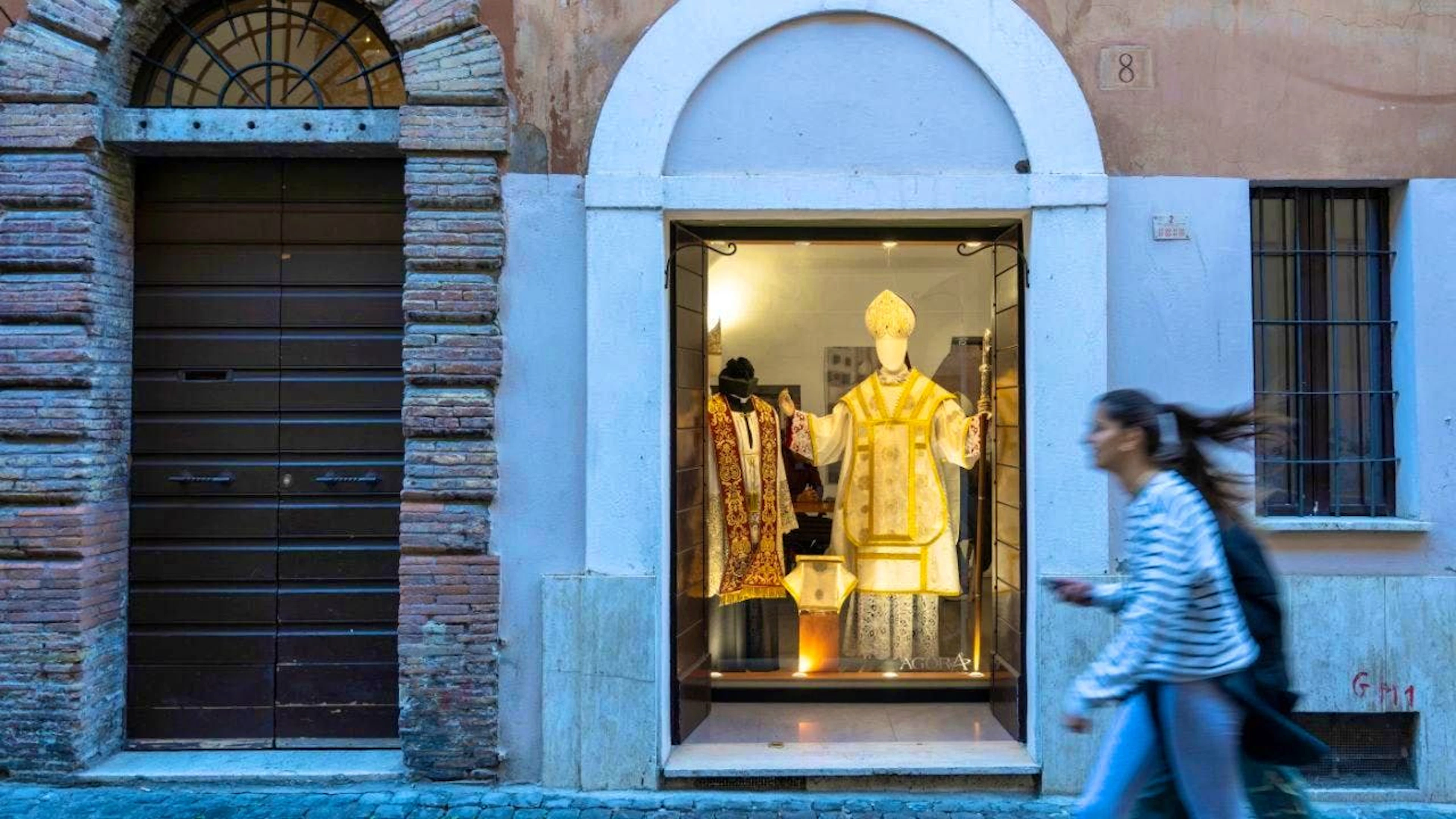 The hat for Francis' funeral was made in this store in Rome not far from the Vatican. (archive picture)