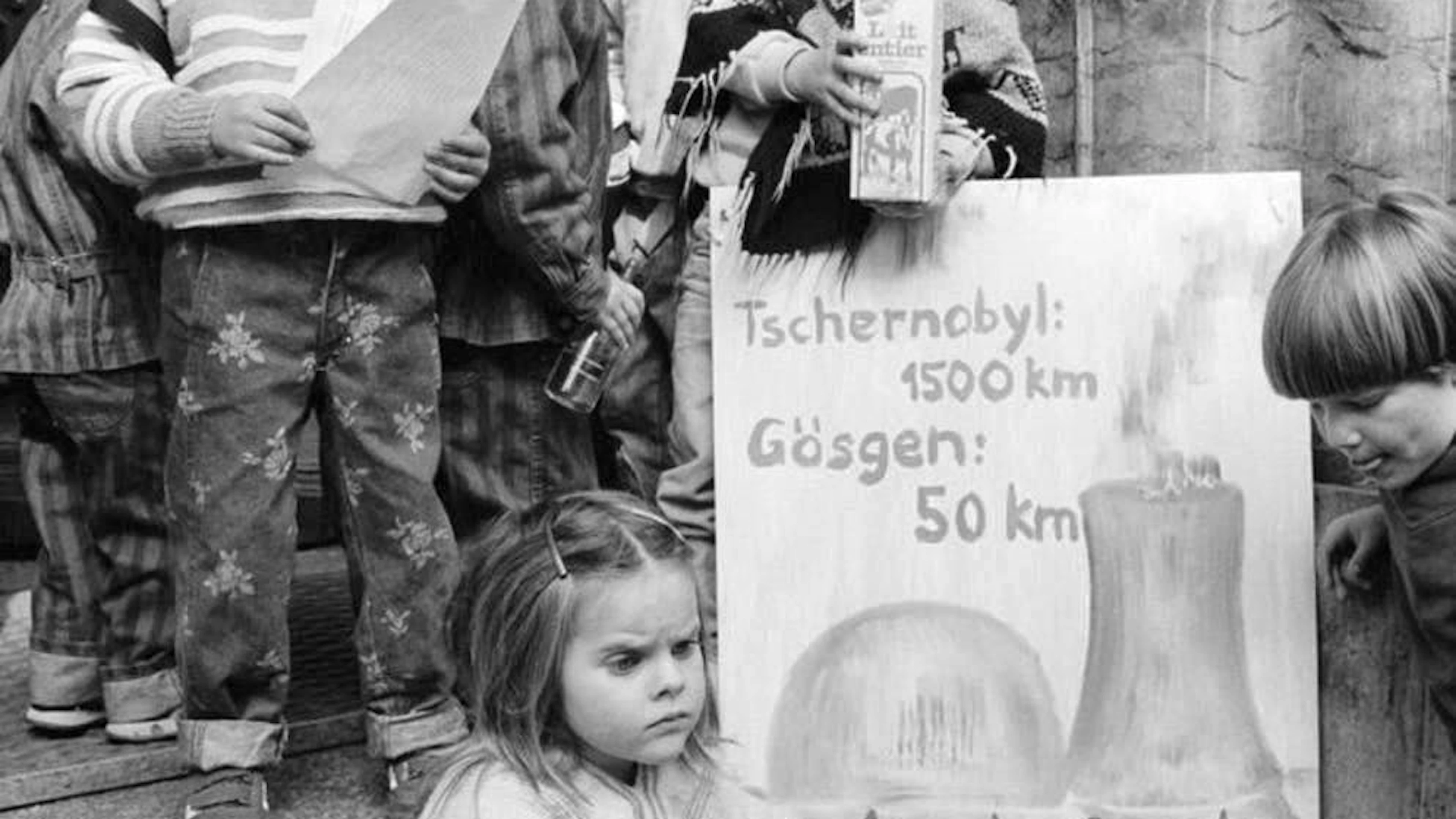 6. Mai 1986: Die Prawda, das offizielle Mitteilungsorgan der Kommunistischen Partei, berichtet über die ersten Einzelheiten des Unfalls. Zugleich kritisiert die Zeitung die Reaktion der westlichen Länder. Auf der Grundlage zahlreicher Analysen ergreift die Schweiz Schutzmassnahmen und gibt Empfehlungen ab, die insbesondere die Schilddrüsenbelastung von Kindern verhindern sollen.