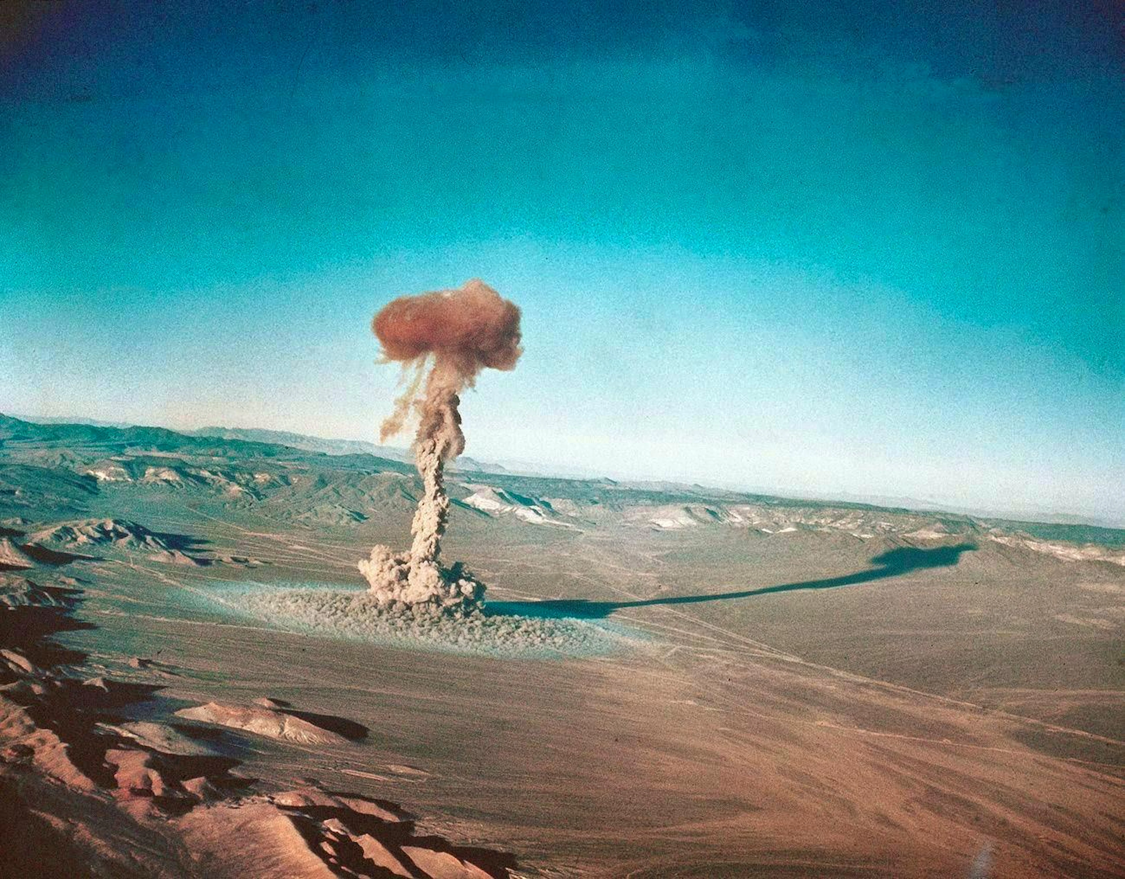 Le nuvole a fungo prodotte dai test sulle bombe nucleari nel deserto del Nevada potevano talvolta essere viste fino a Las Vegas.