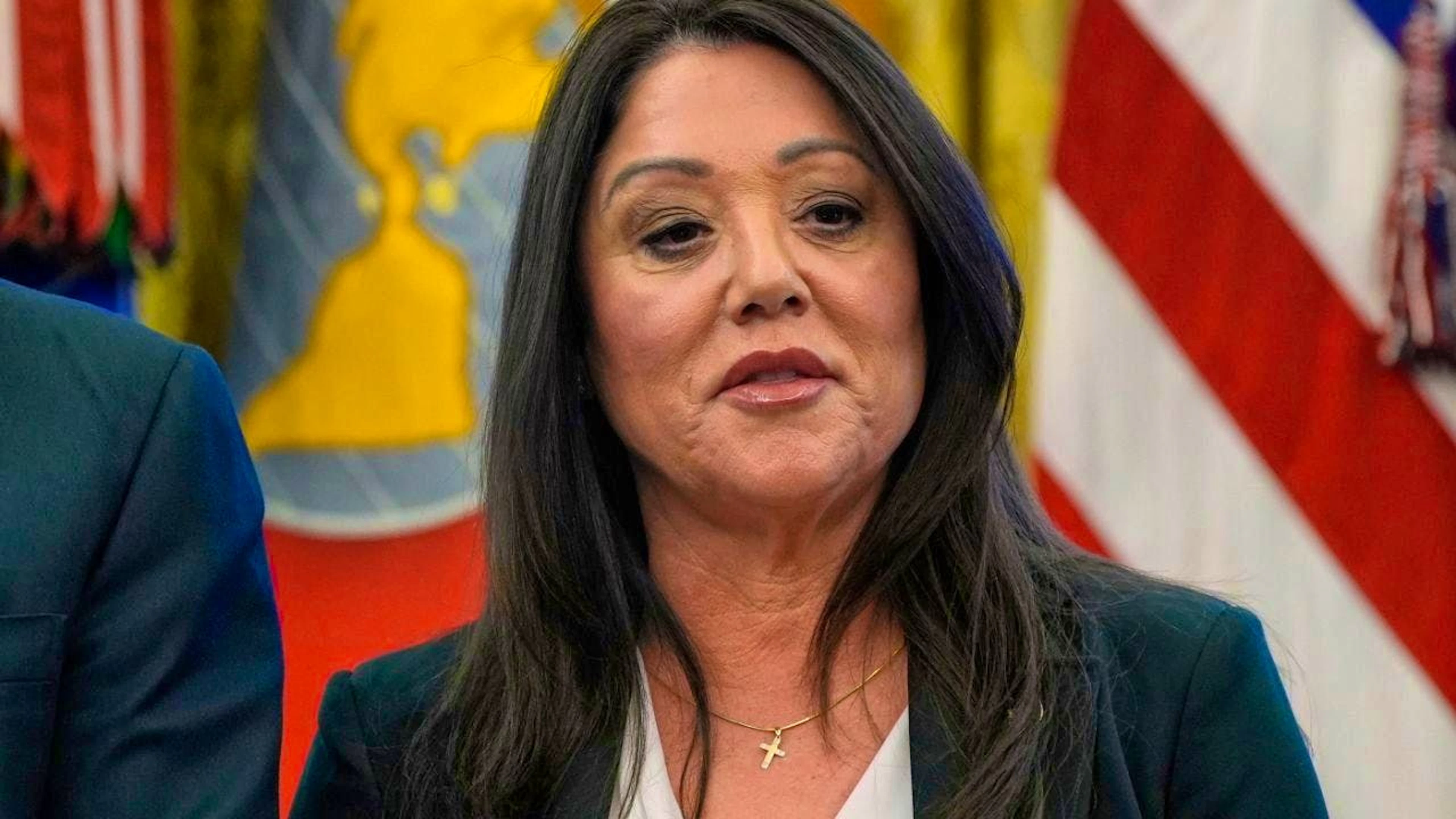 Il segretario al Lavoro statunitense Lori Chavez-DeRemer si dimette.