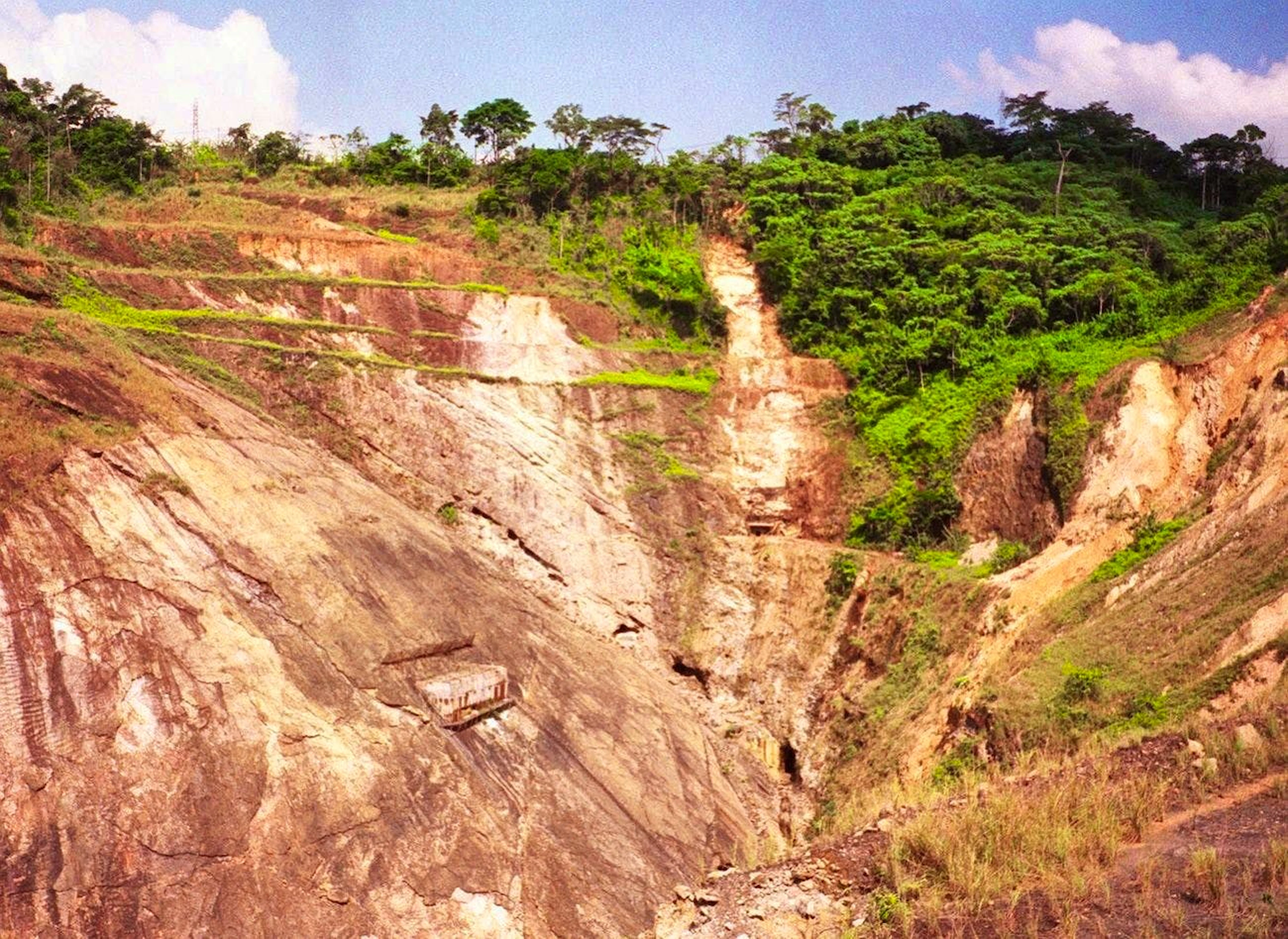 Miniera di uranio dismessa nella regione di Mounana, in Gabon.