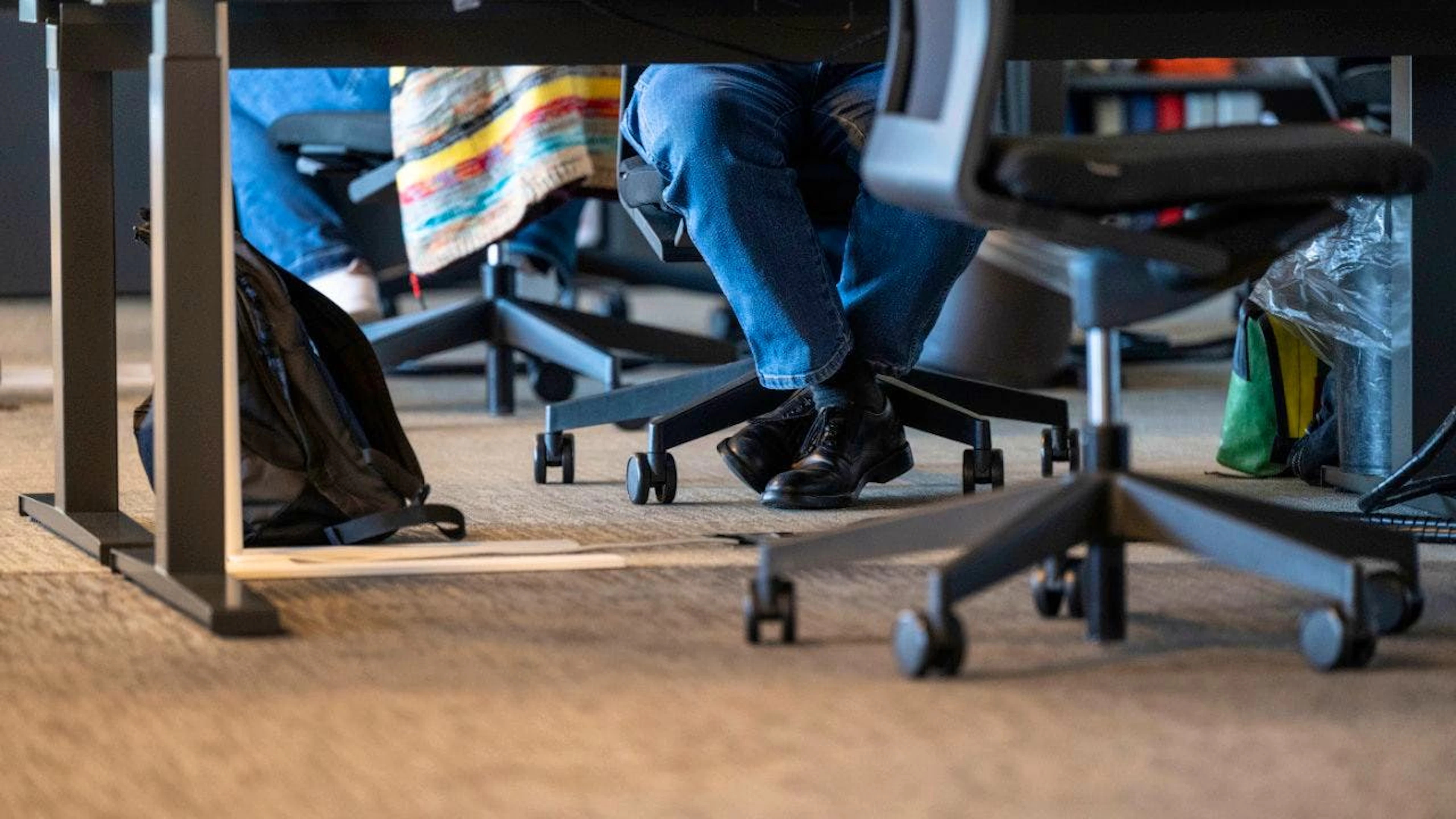 Faire Löhne, Sicherheit und Anerkennung binden laut einer Studie Arbeitskräfte eher an Ihren Job als Beförderungen oder Zusatzleistungen. (Symbolbild)