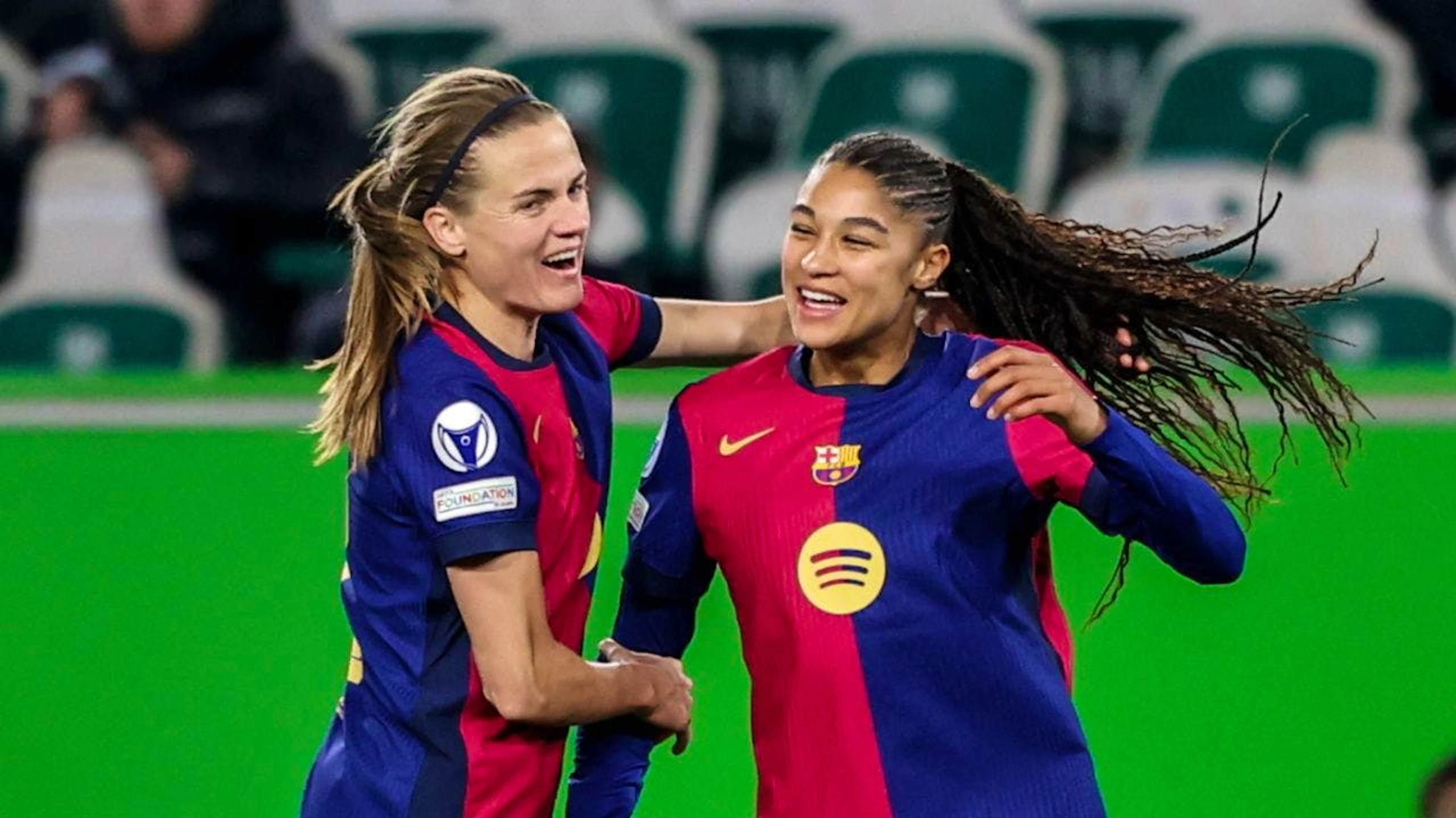 Sydney Schertenleib (rechts) ist mit den Frauen des FC Barcelona erneut Meister in Spanien