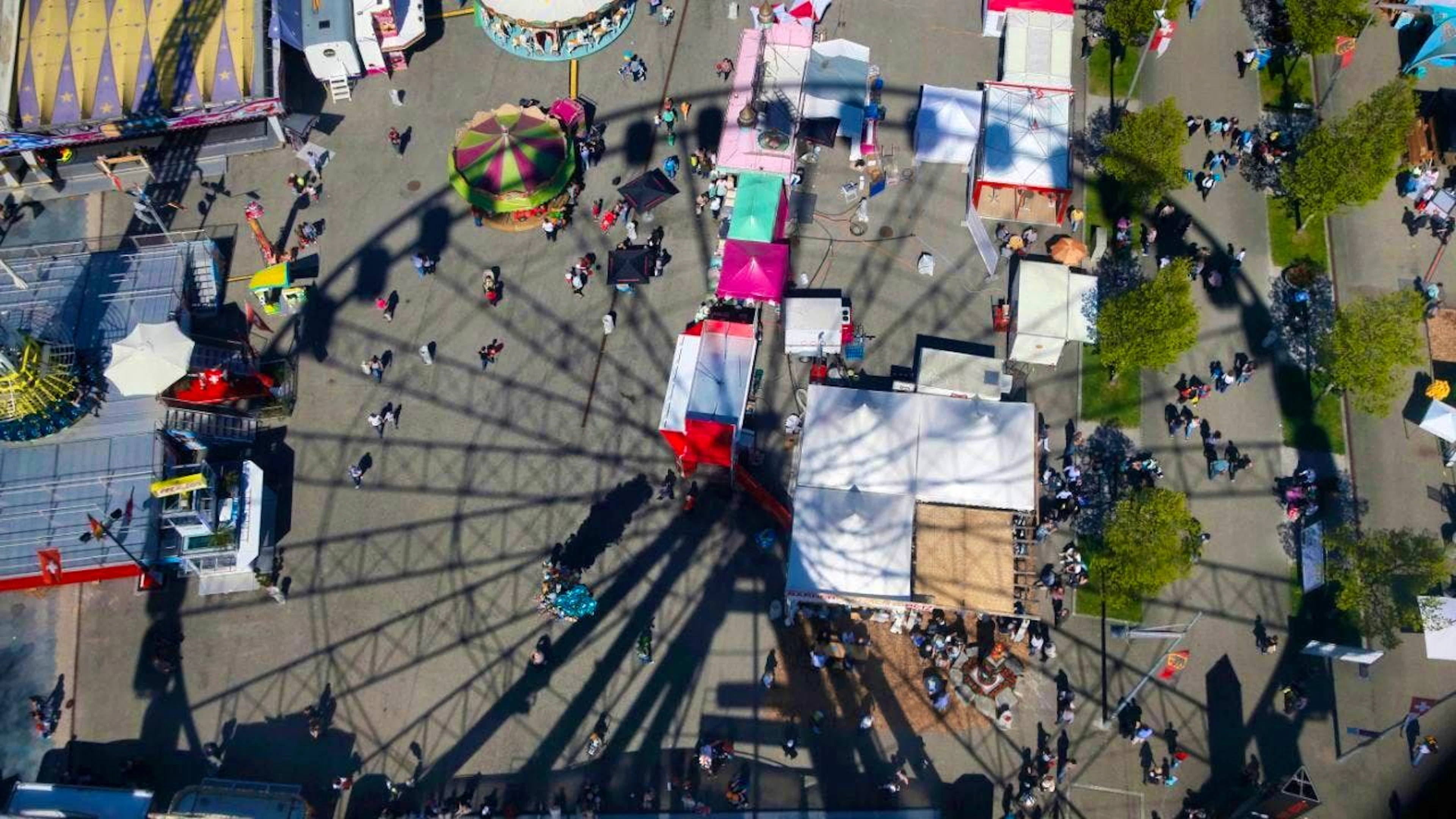 Ferris wheel, sandwiches and stalls: the ten-day Bern Spring Fair BEA attracts thousands of visitors every year. (archive picture)