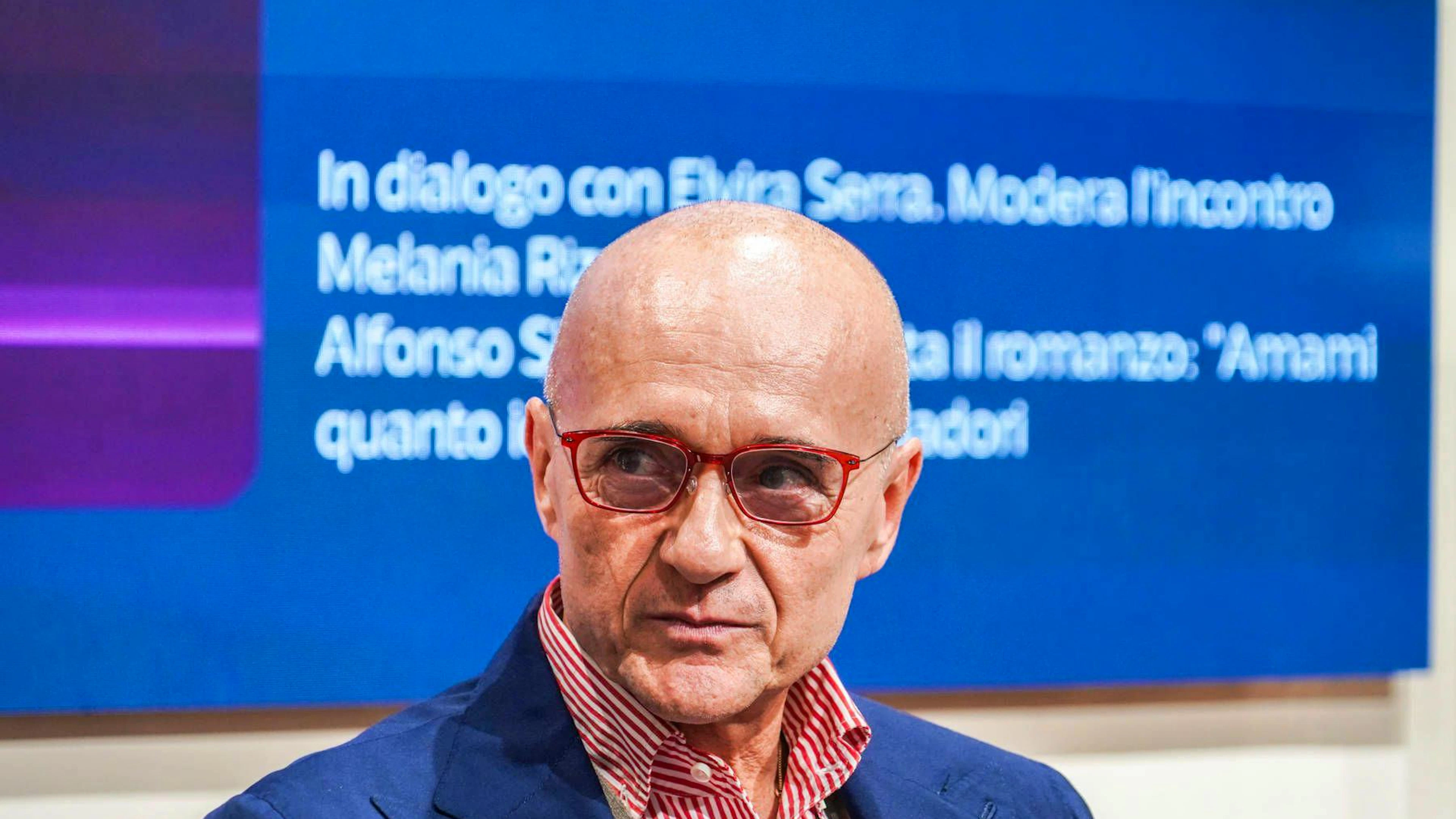 Alfonso Signorini rompe il silenzio sullo scandalo: «Non ho fatto nulla di cui vergognarmi»