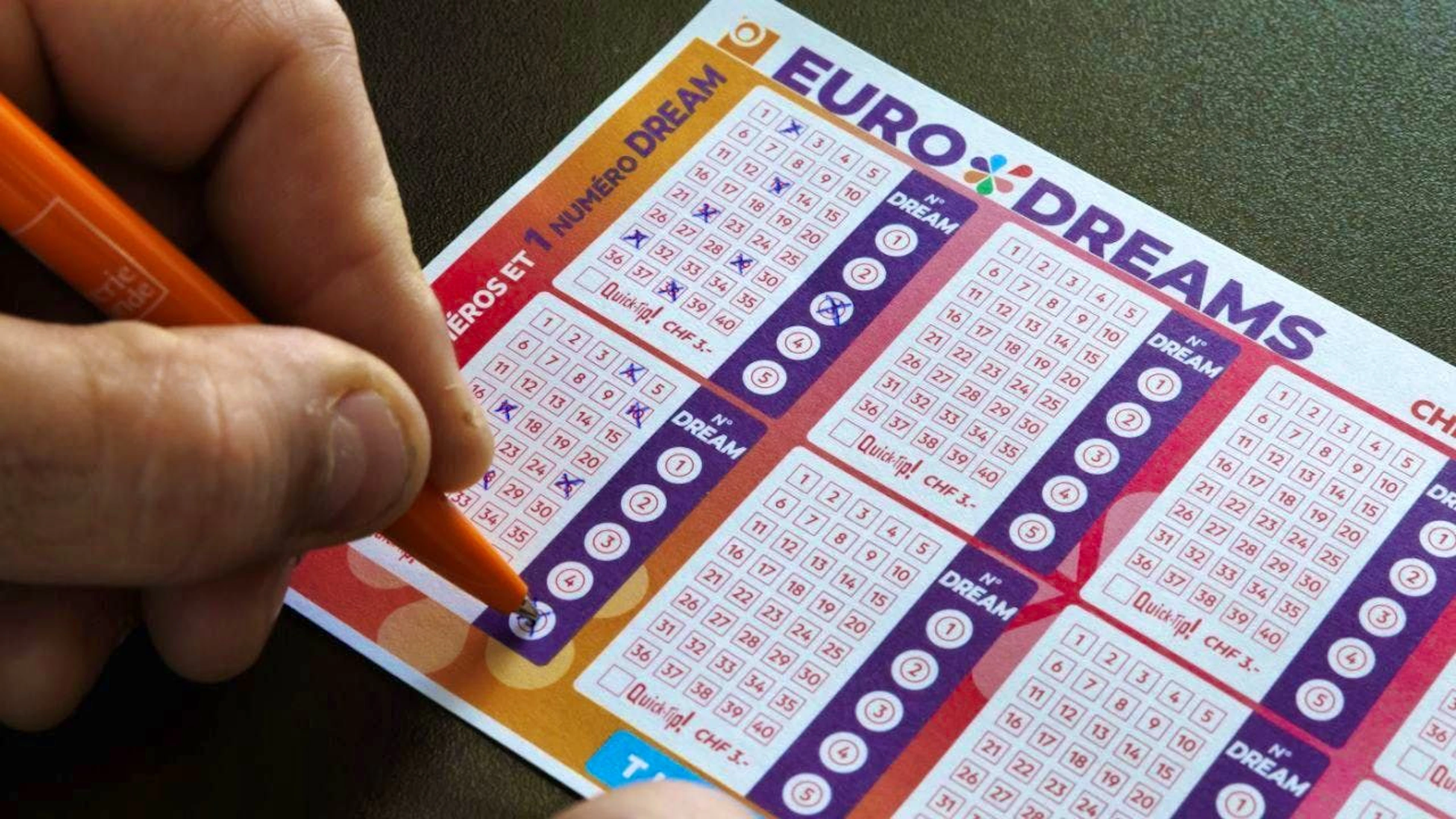 The main Eurodreams prize is a monthly payment of 22,222 francs for 30 years. To win this, the six correct numbers and the dream number must be correct. (archive picture)