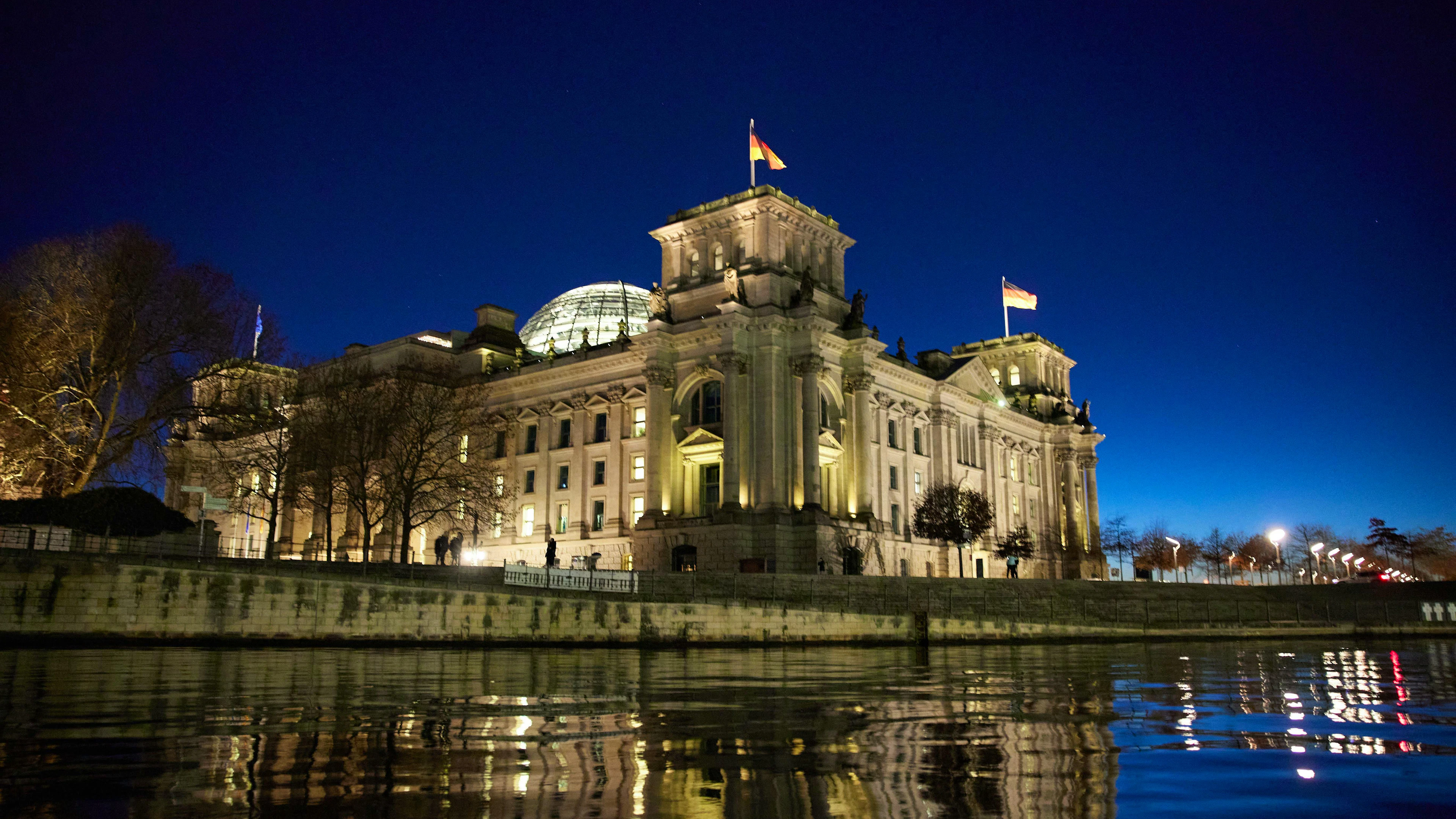 Des responsables allemands ont été régulièrement visés, comme en 2015 lorsque les ordinateurs du Bundestag et les services de la chancelière Angela Merkel avaient été affectés (archives).