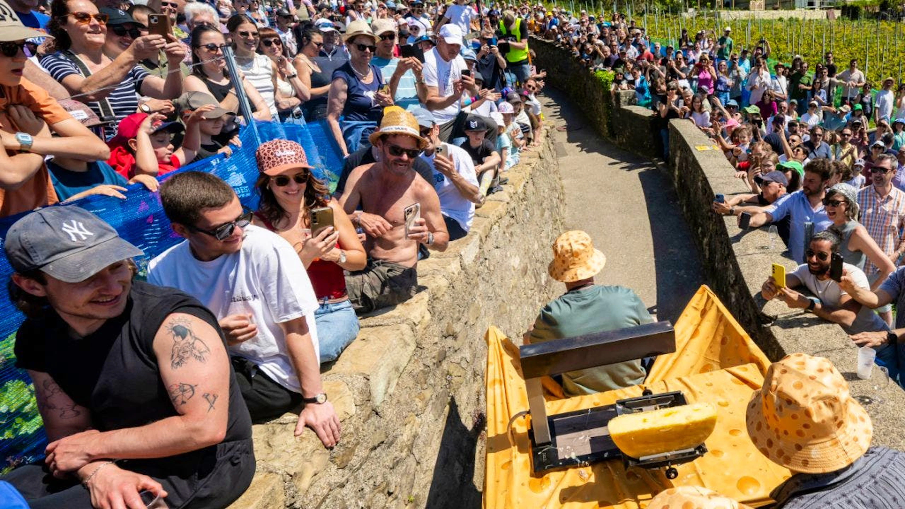 Am Samstag strömten zahlreiche Zuschauer in die Weinberge des Lavaux, um die legendäre Weltmeisterschaft im Tracassets-Fahren mitzuerleben.