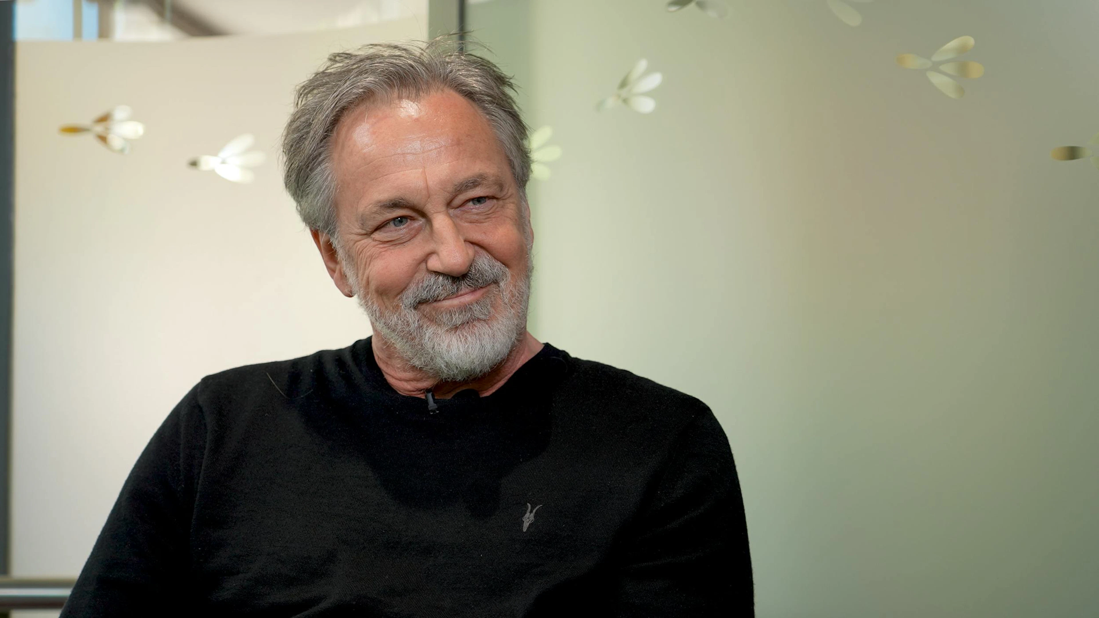 Le réalisateur Bernard Weber à l'heure de l'interview pour blue News.