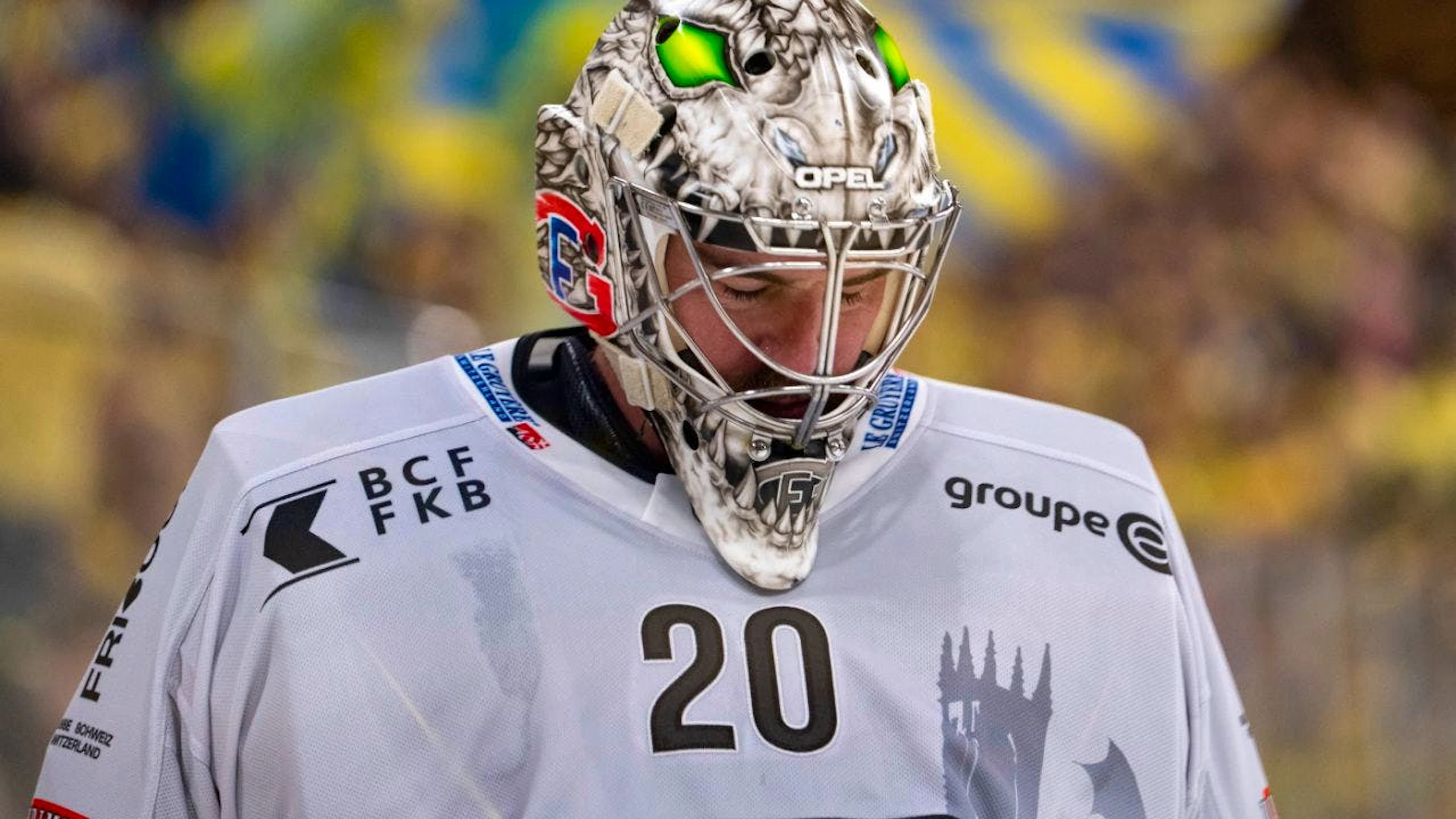 Gottéron-Goalie Reto Berra ist nach der Niederlage in Davos enttäuscht.