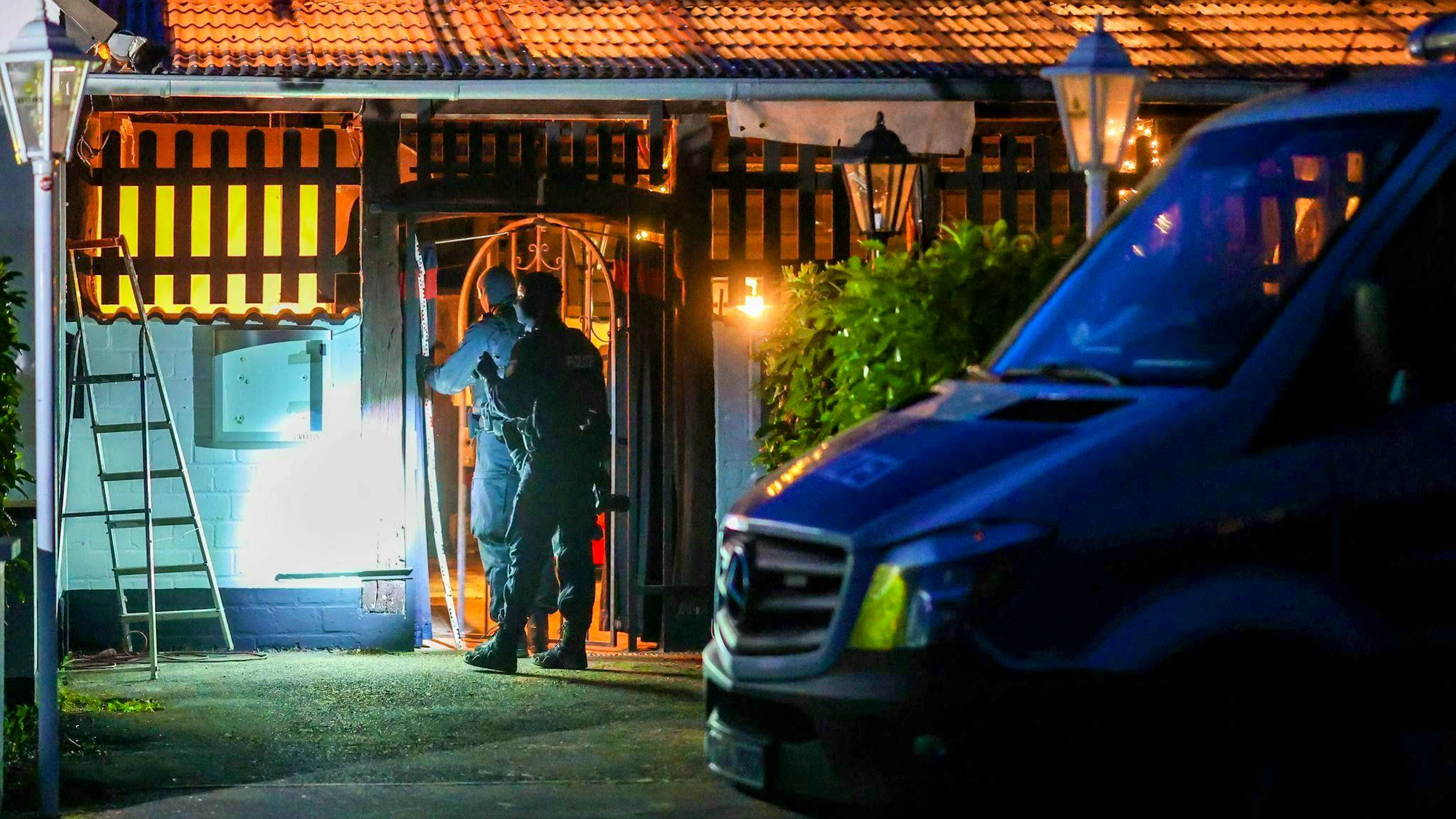 1200 police officers are deployed in the raid.