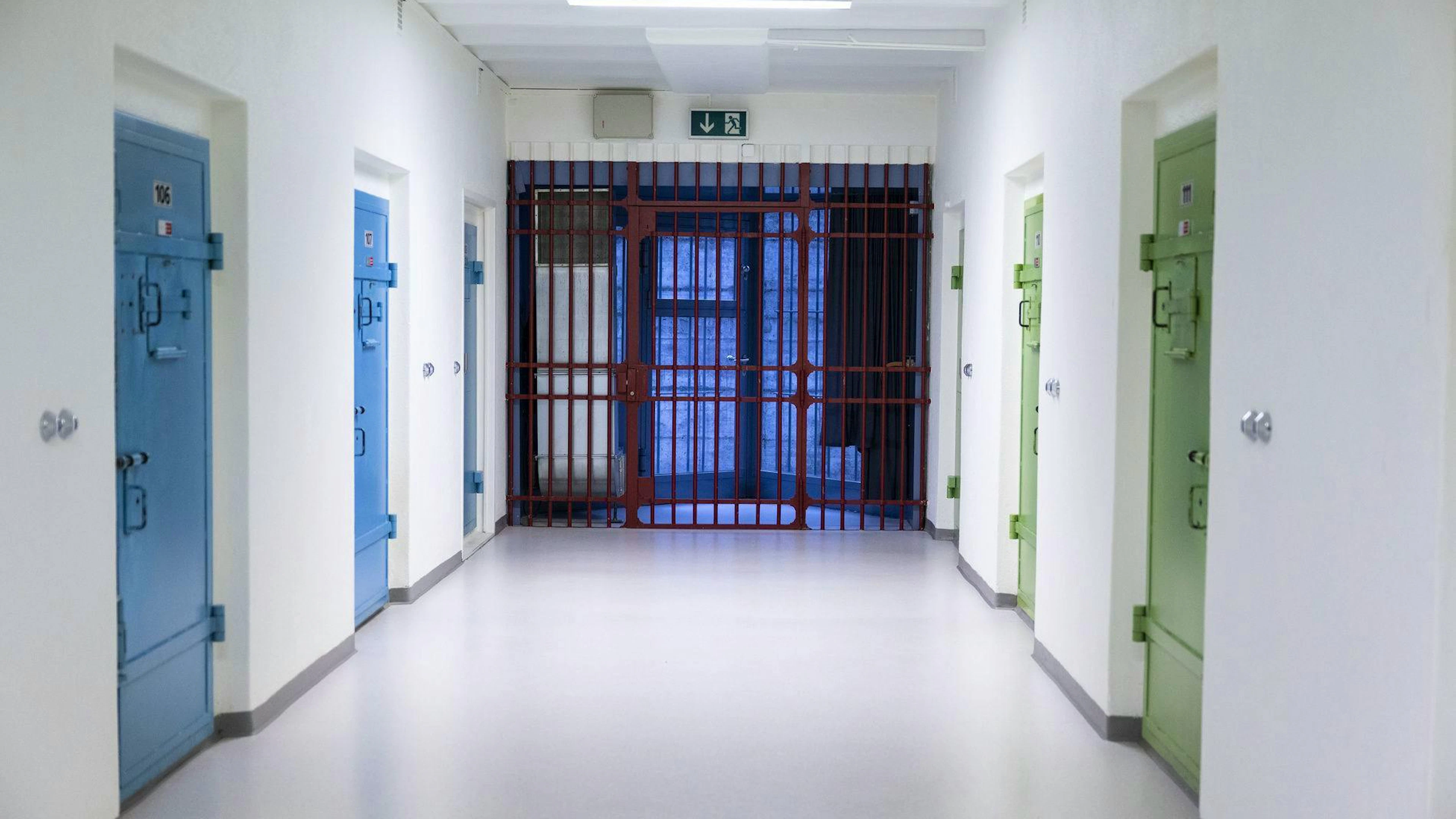 Die 49-Jährige muss unter anderem wegen gewerbsmässigen Betrugs mehr als zwei Jahre ins Gefängnis.