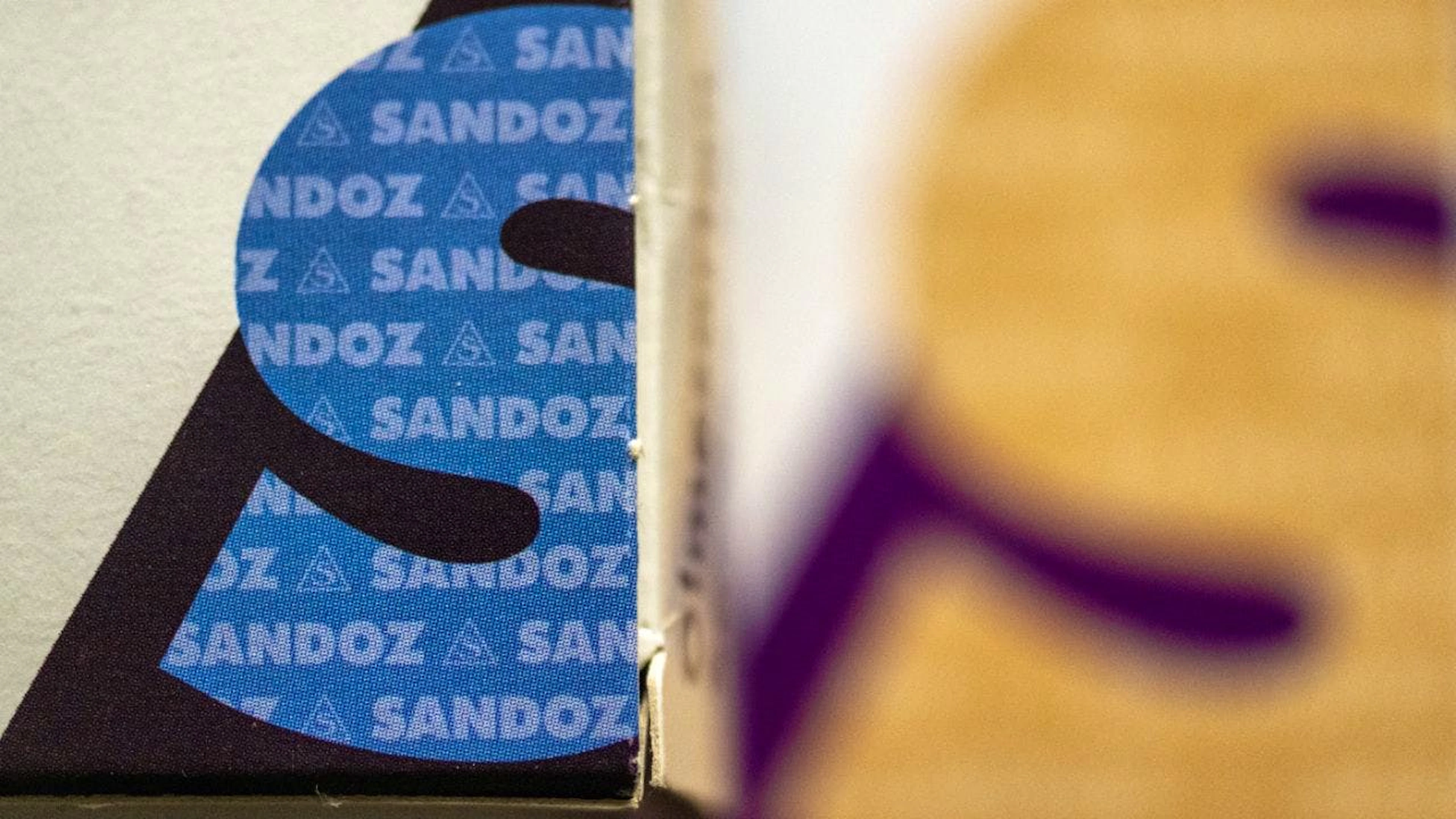 Sandoz confirme ses prévisions pour 2026. La direction s'attend à une croissance de son chiffre d'affaires net d'environ 5 à 9%. La marge Ebitda de base devrait s'améliorer d'environ 100 points de base. Pour 2028, le groupe vise une marge Ebitda de base comprise entre 24 et 26%.